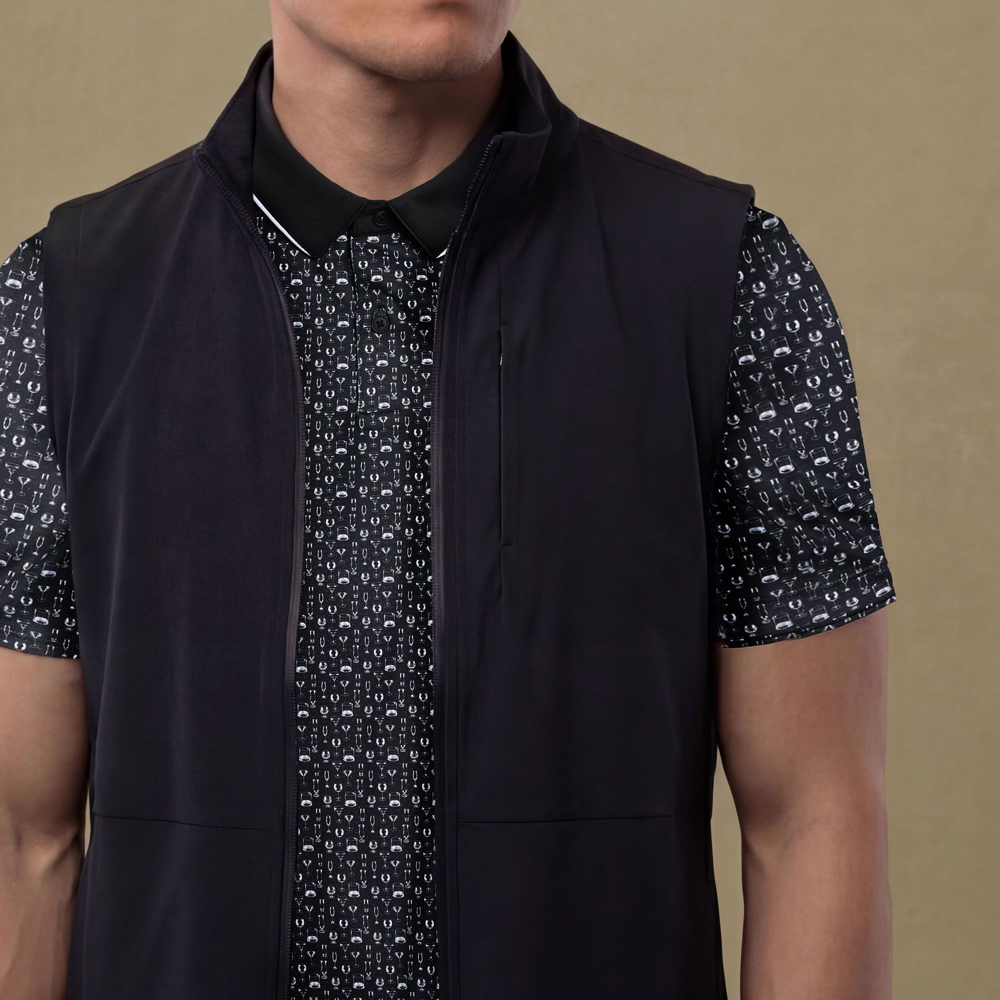 VRST Men's Woven Golf Vest product image