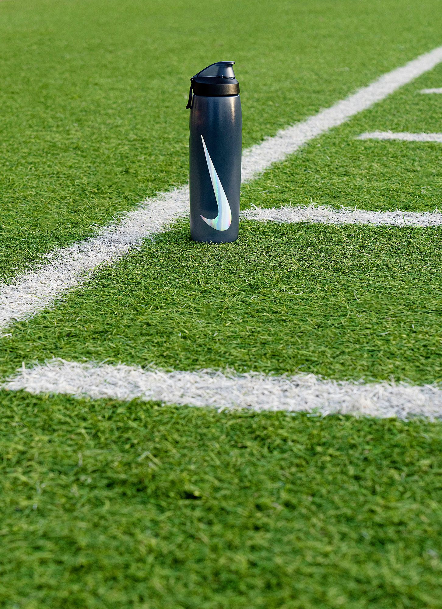 Nike Refuel 32 oz. Water Bottle with Locking Lid product image