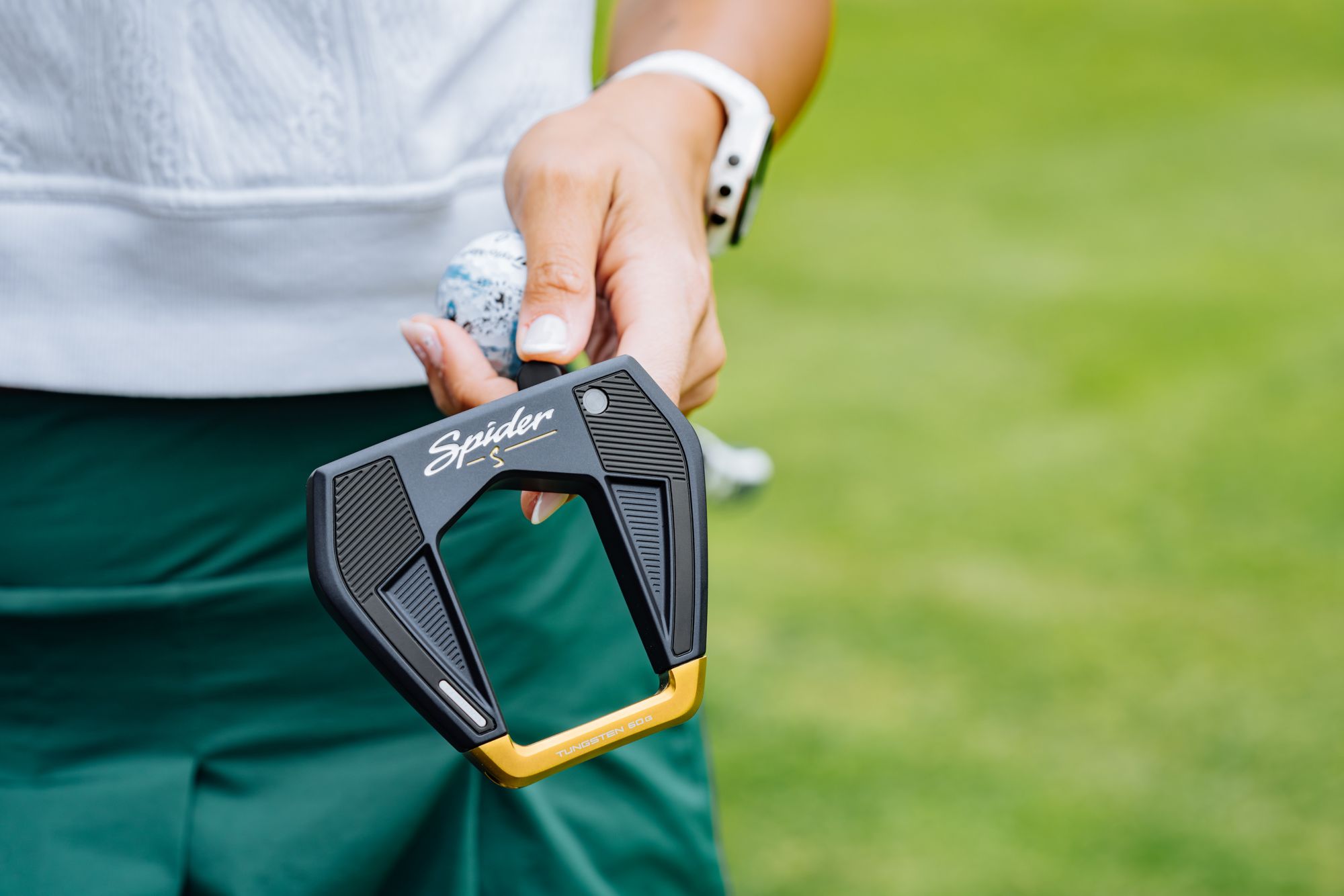 TaylorMade Women's Kalea Gold Cart Bag 10-Piece Complete Set product image