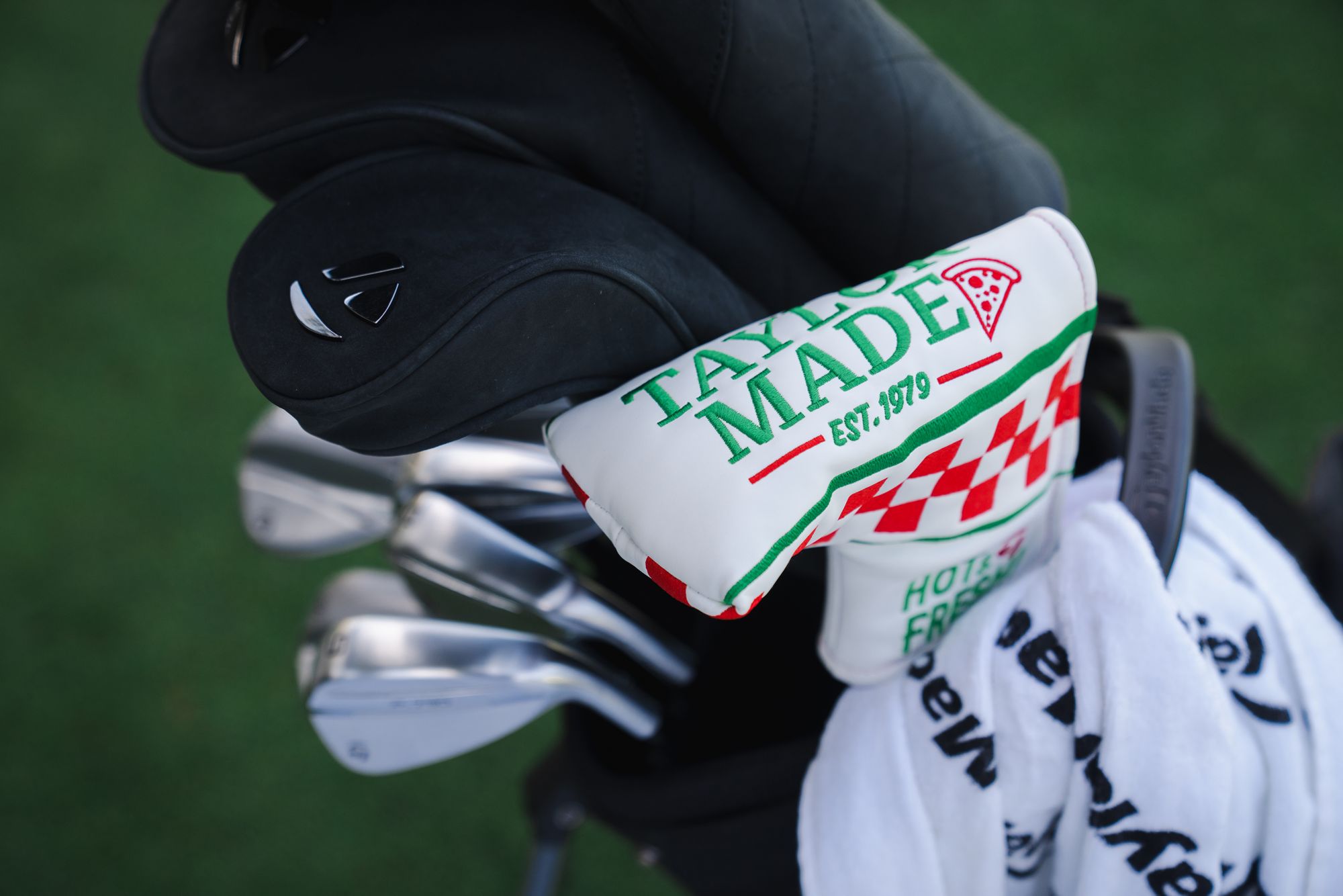 TaylorMade Pizza Parlor Blade Putter Headcover product image