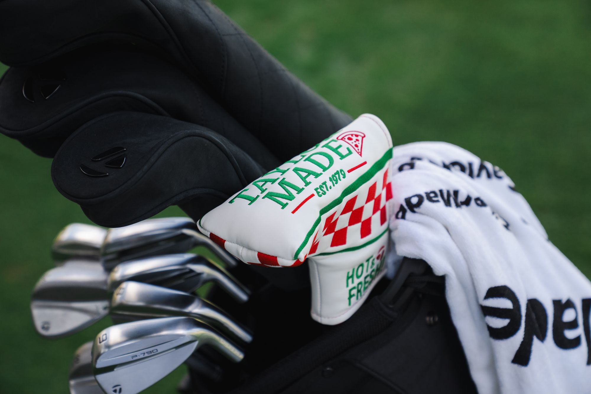 TaylorMade Pizza Parlor Blade Putter Headcover product image