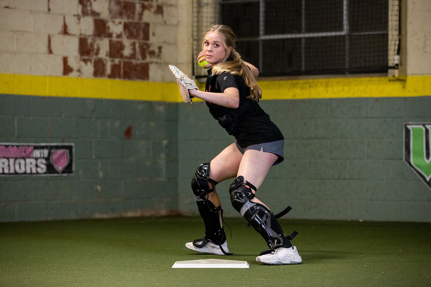 Easton x Jen Schro Intermediate “The Next Big Thing” Fastpitch Catcher's Set product image