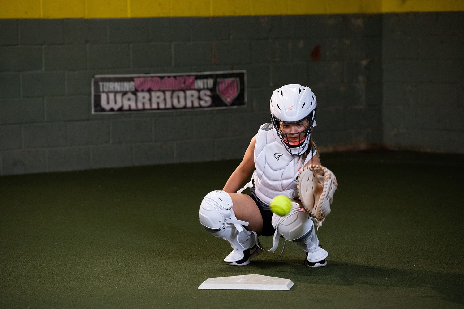 Easton x Jen Schro Intermediate “The Next Big Thing” Fastpitch Catcher's Set product image