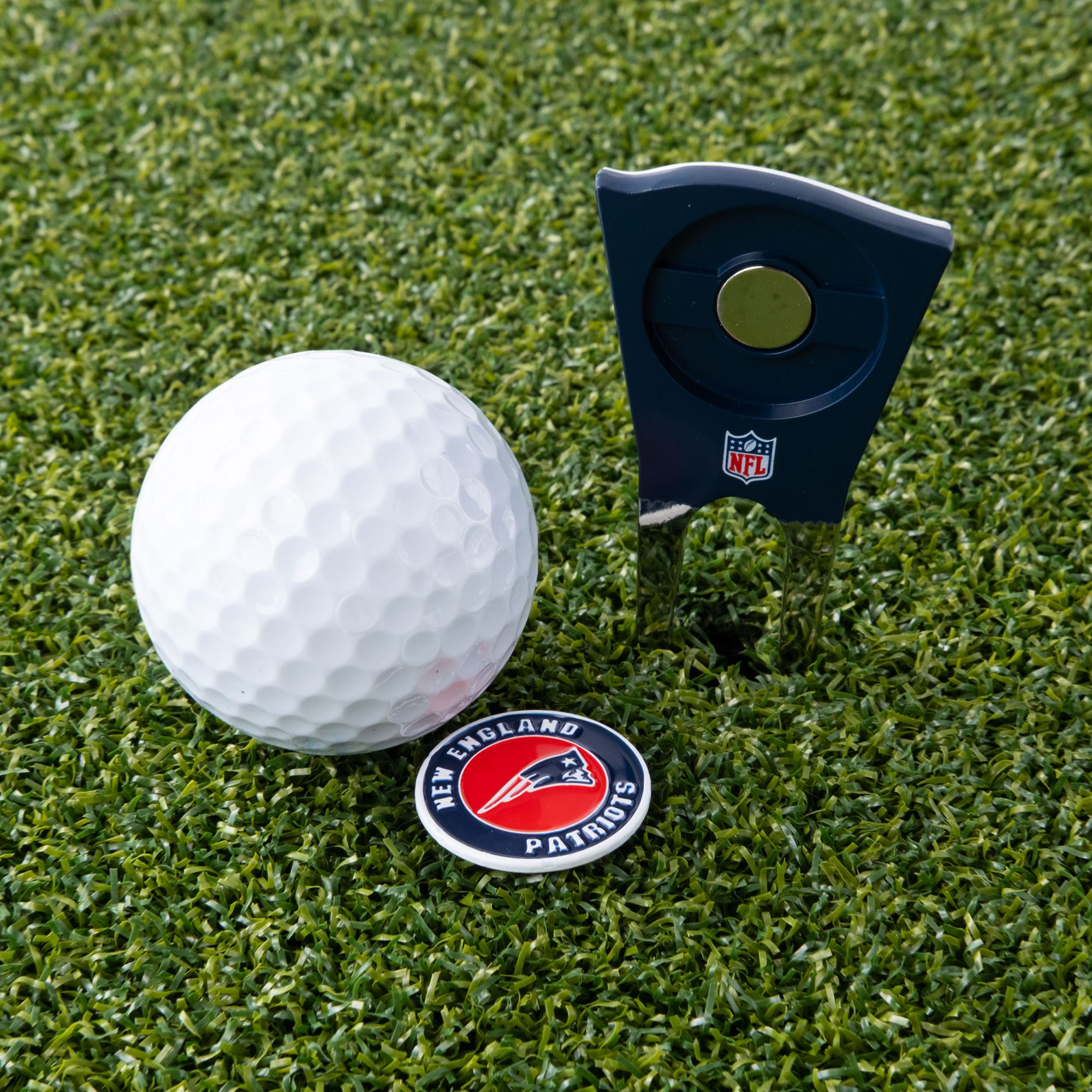 CMC Design New England Patriots Divot Tool with Custom Shaped Removable Marker product image