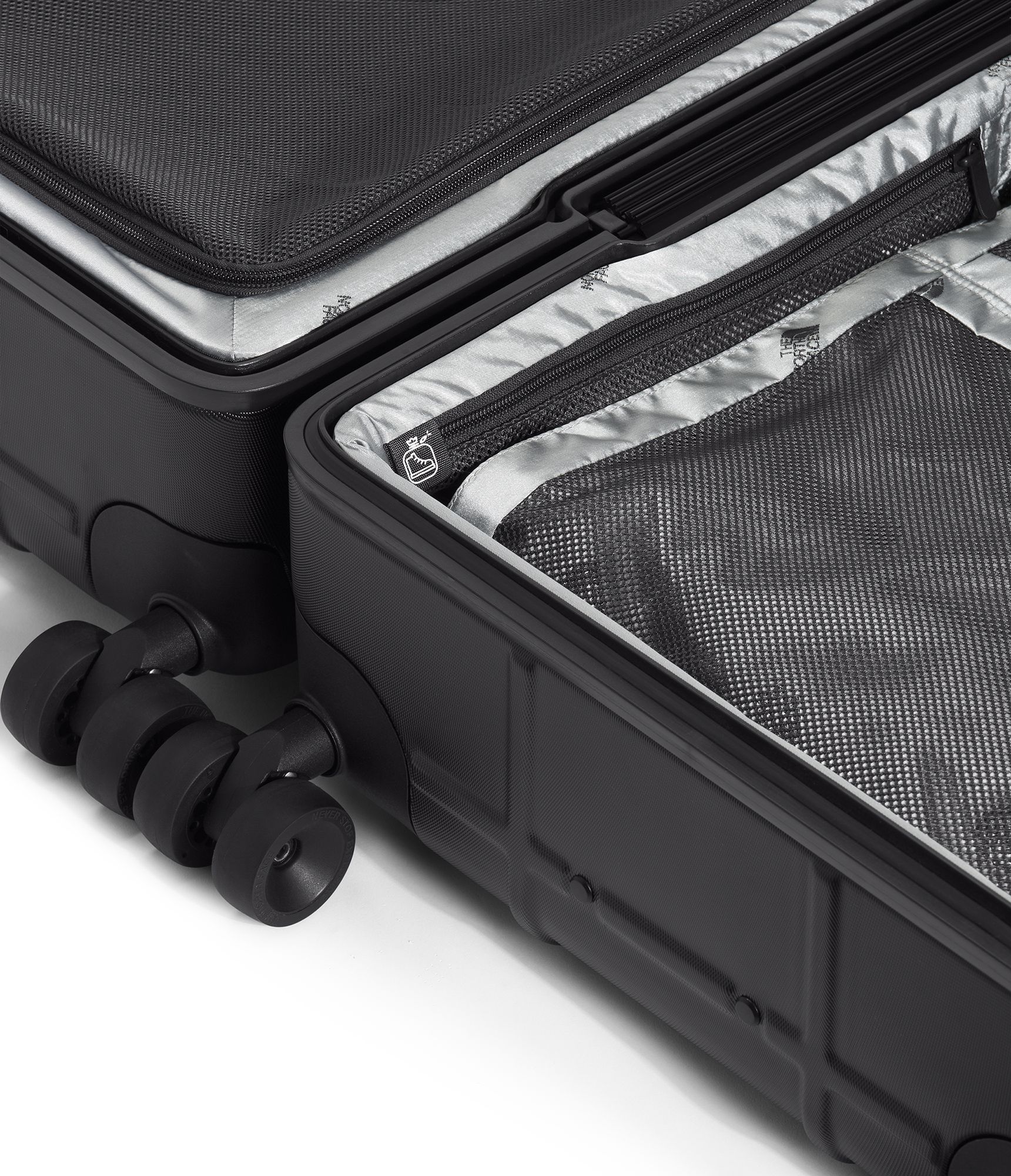 The North Face All Weather 4-Wheeler - 22" product image