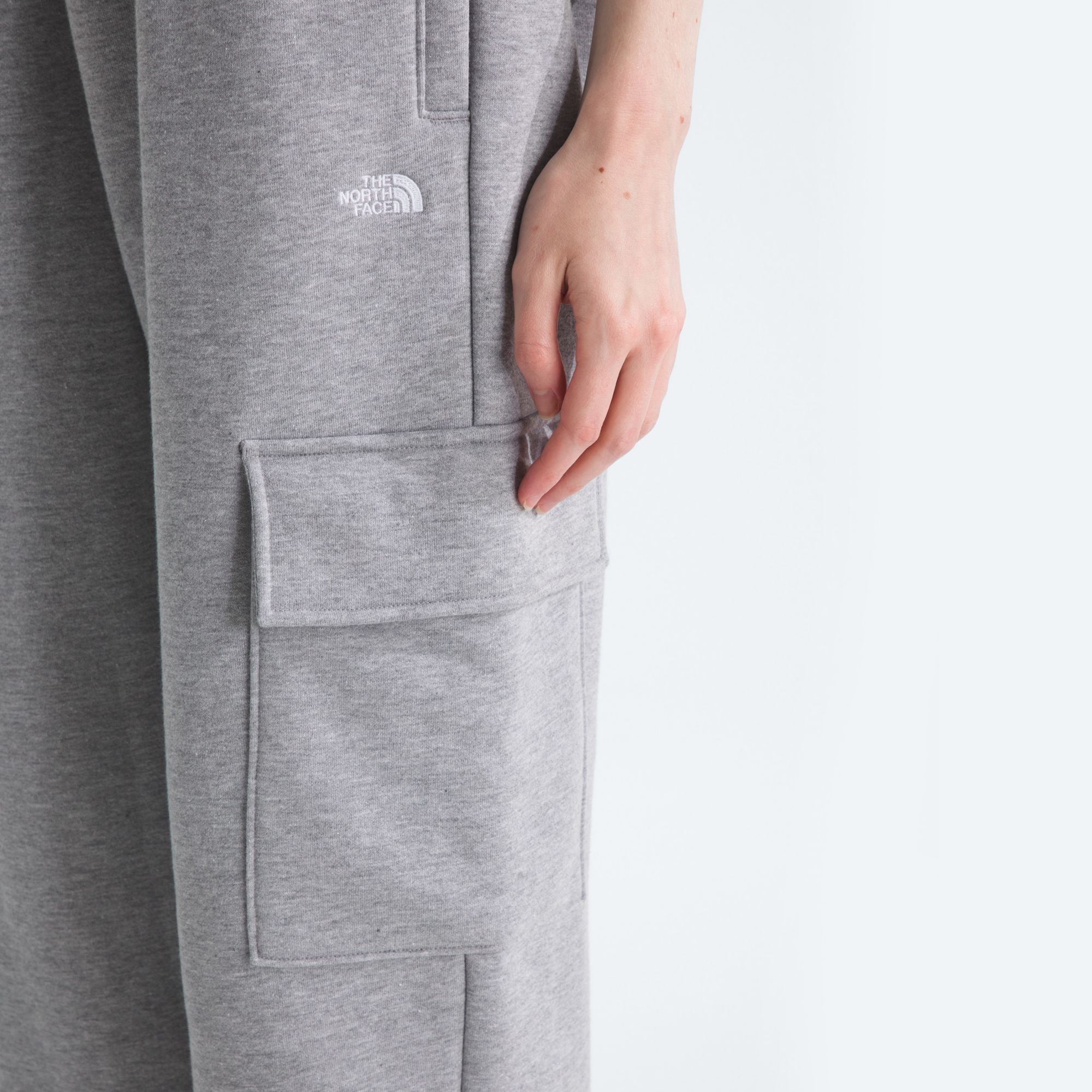 The North Face Women's Essential Cargo Joggers product image