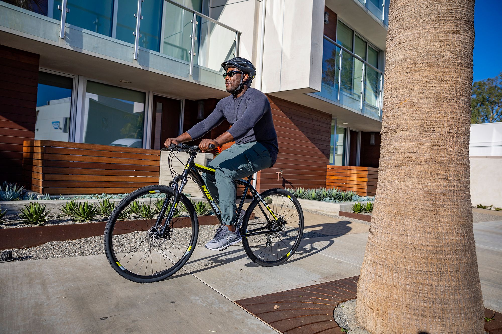 Nishiki Men's Anasazi Hybrid Bike product image