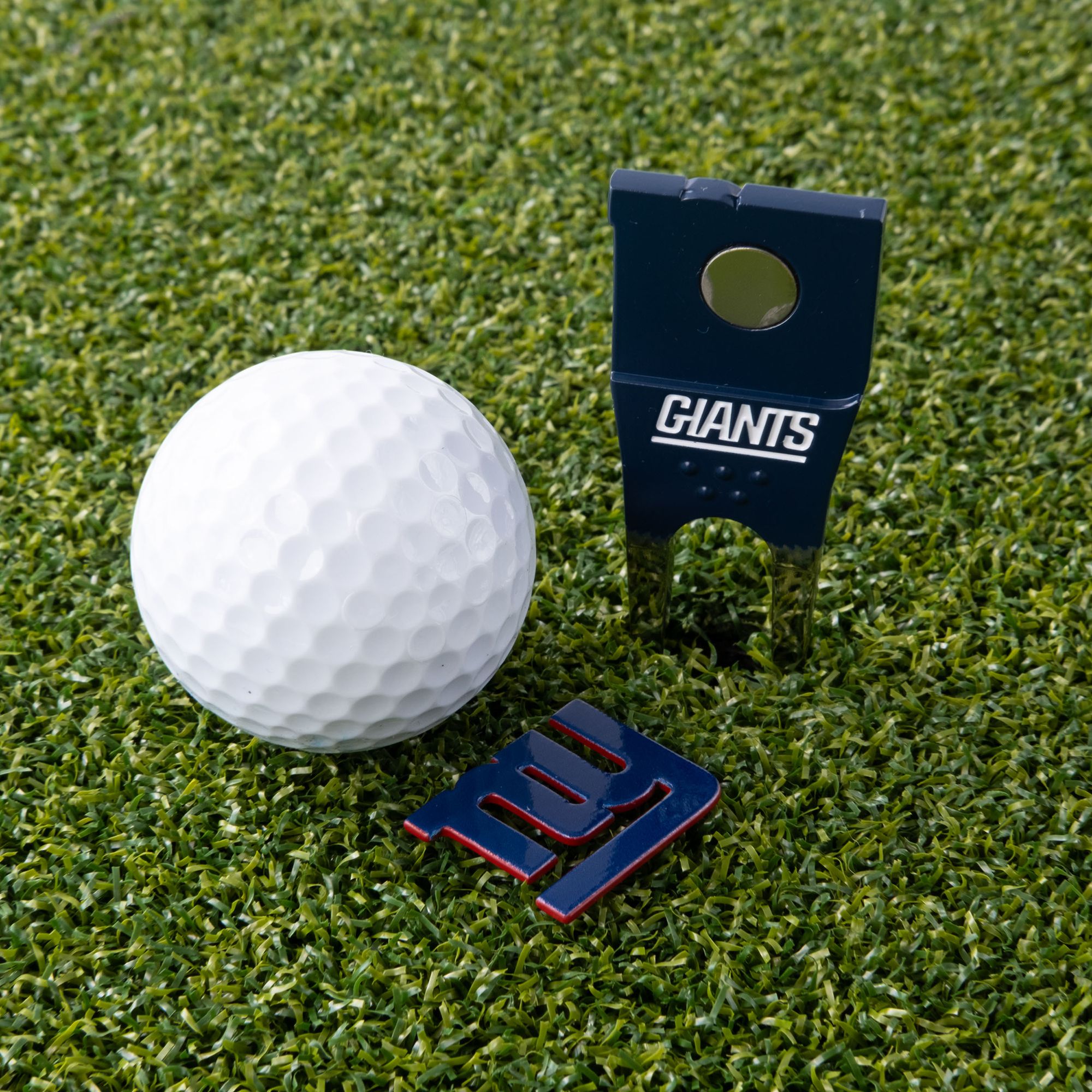 CMC Design New York Giants Divot Tool with Custom Shaped Removable Marker product image