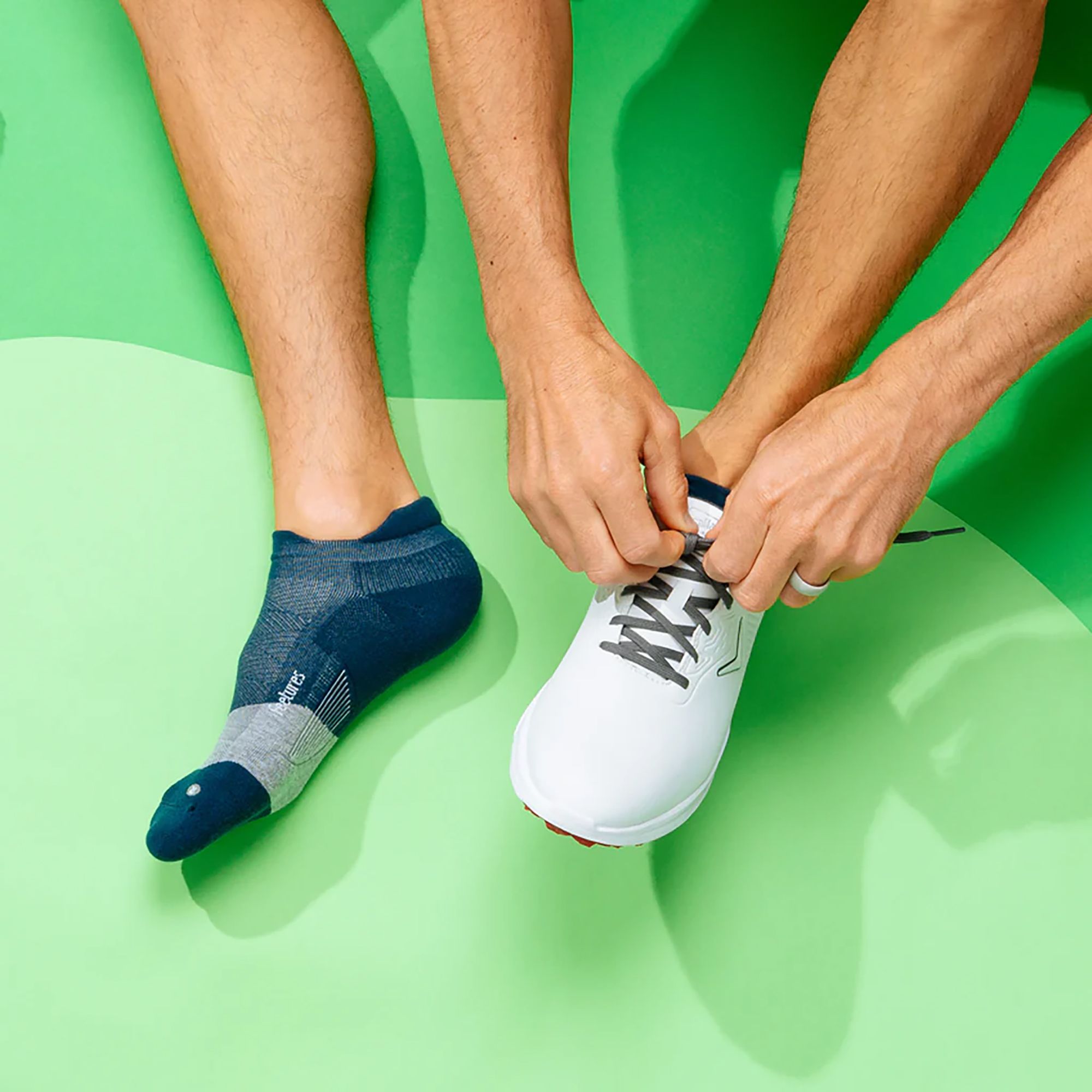 Feetures Men's Max Custion No Show Tab Golf Socks product image