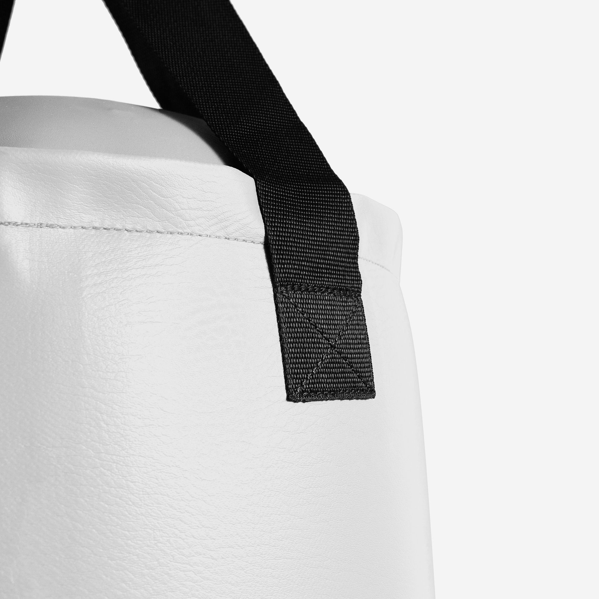 Everlast Elite Nevatear 70 lb. Heavy Bag product image