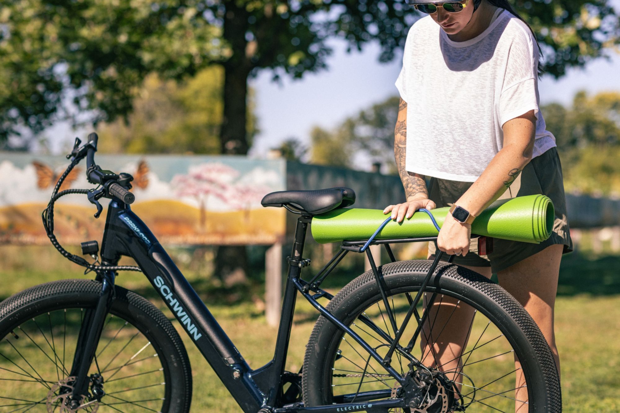 Schwinn Parkwood 27.5" Electric Comfort Hybrid Bike product image