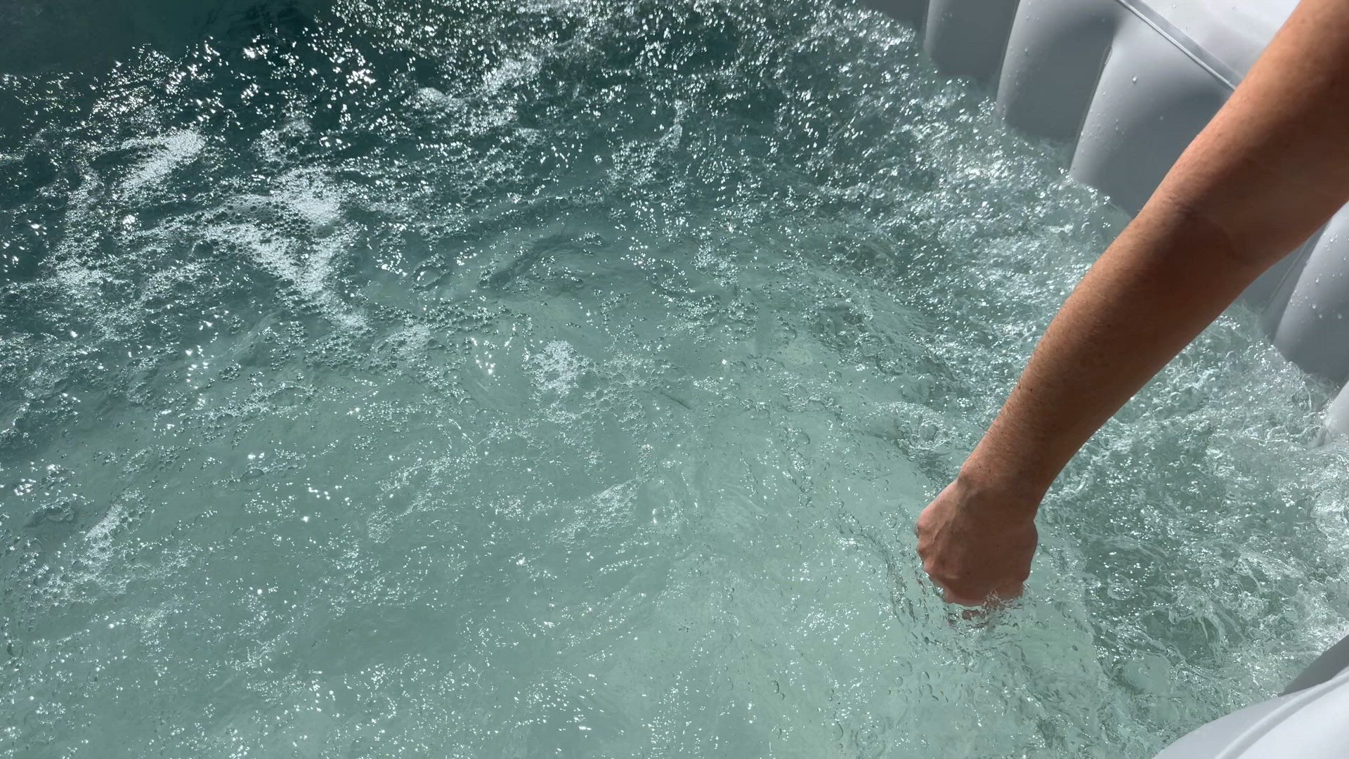 EZLife 6-Person Inflatable Square Spa product