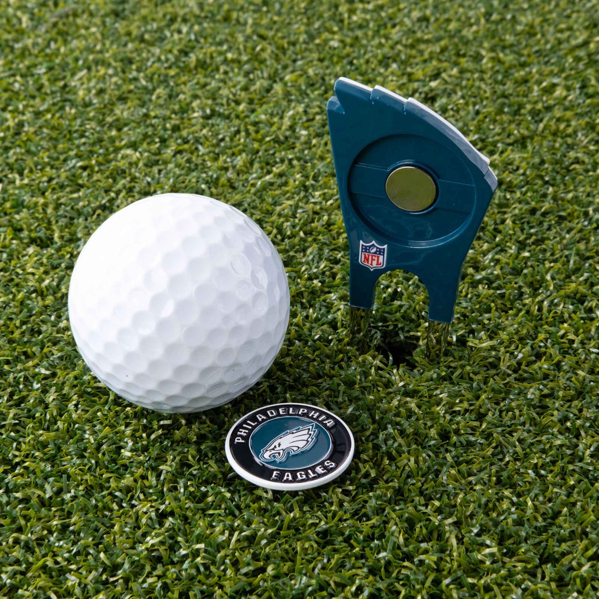 CMC Design Philadelphia Eagles Divot Tool with Custom Shaped Removable Marker product image
