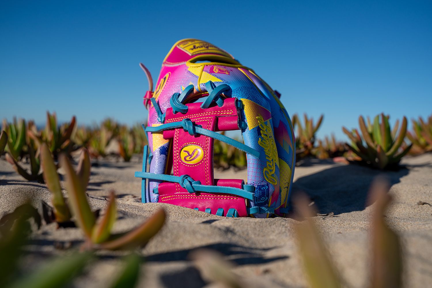 Rawlings 12" Heart of the Hide R2G Spring Break Series Fastpitch Glove product image