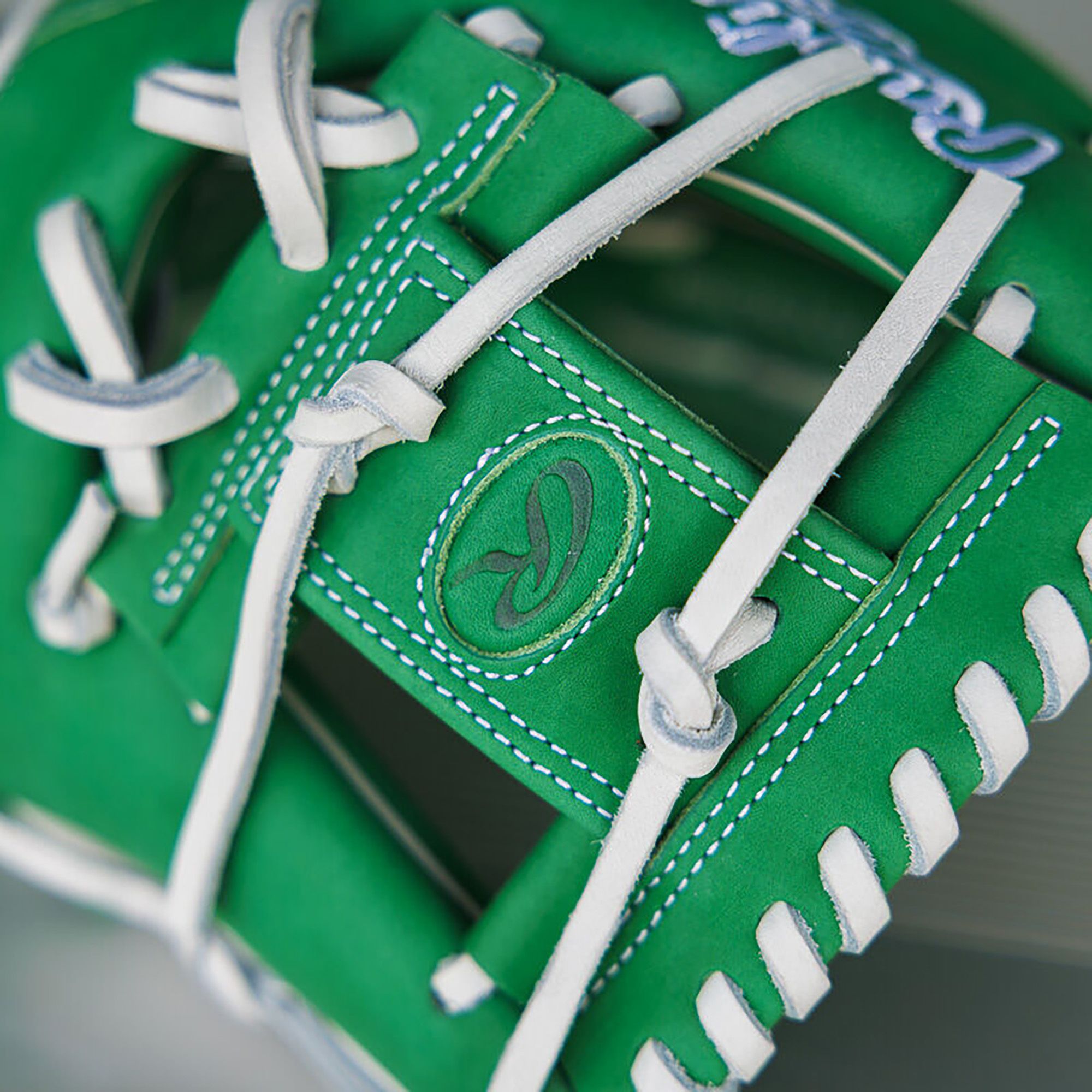 Rawlings Heart of the Hide Men's 11.5-Inch Kelly Green Infield Baseball Glove product image