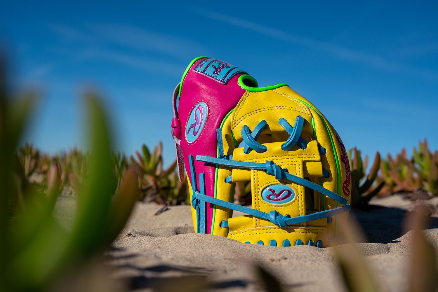 Rawlings 11.5'' Heart of the Hide R2G Spring Break Series Glove product image