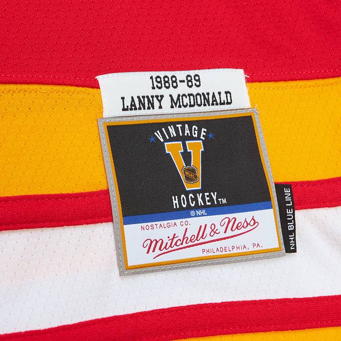 01-02 Upper Deck Legends Lanny McDonald Milestones Jersey Calgary Flames