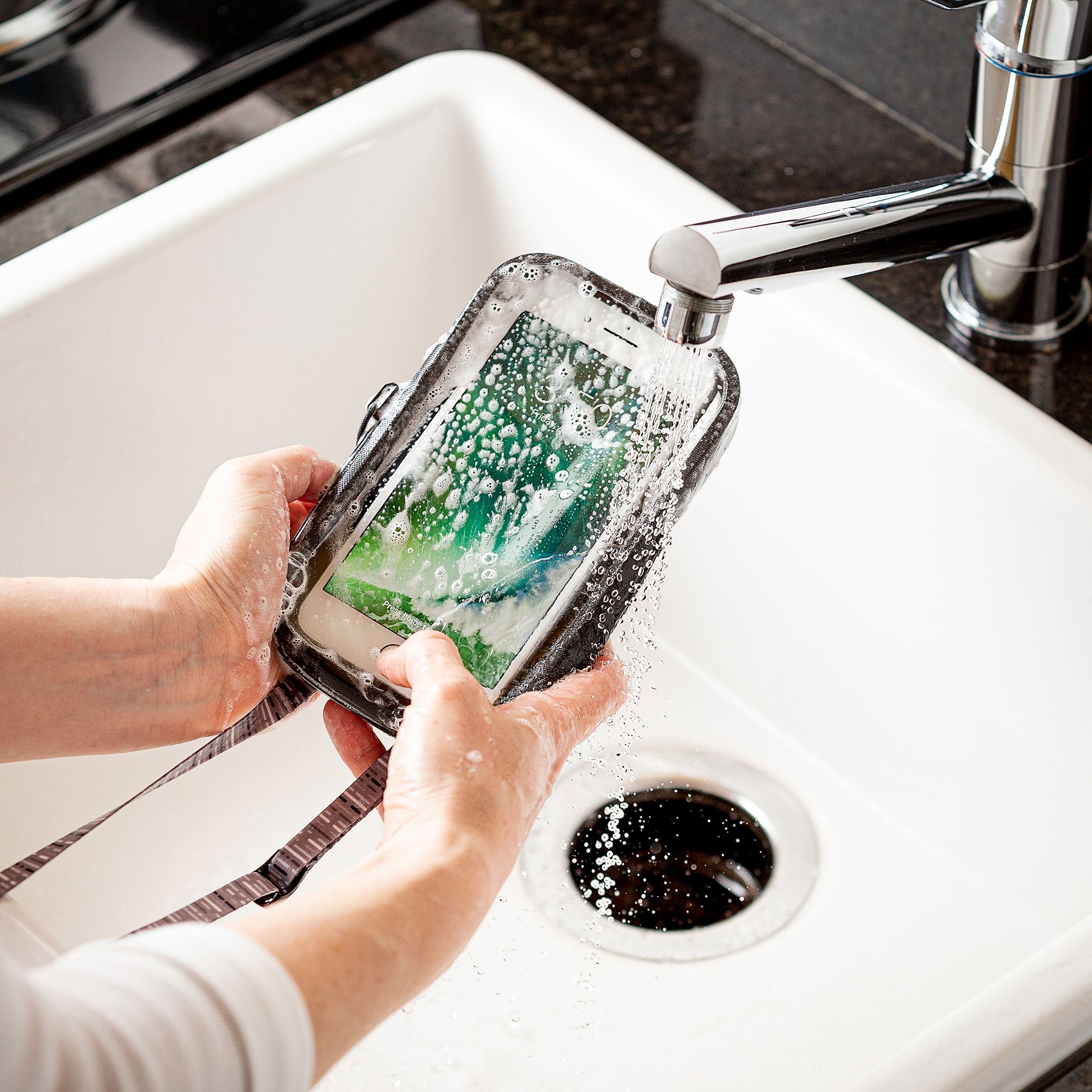 Nite Ize RunOff Waterproof Phone Case product image