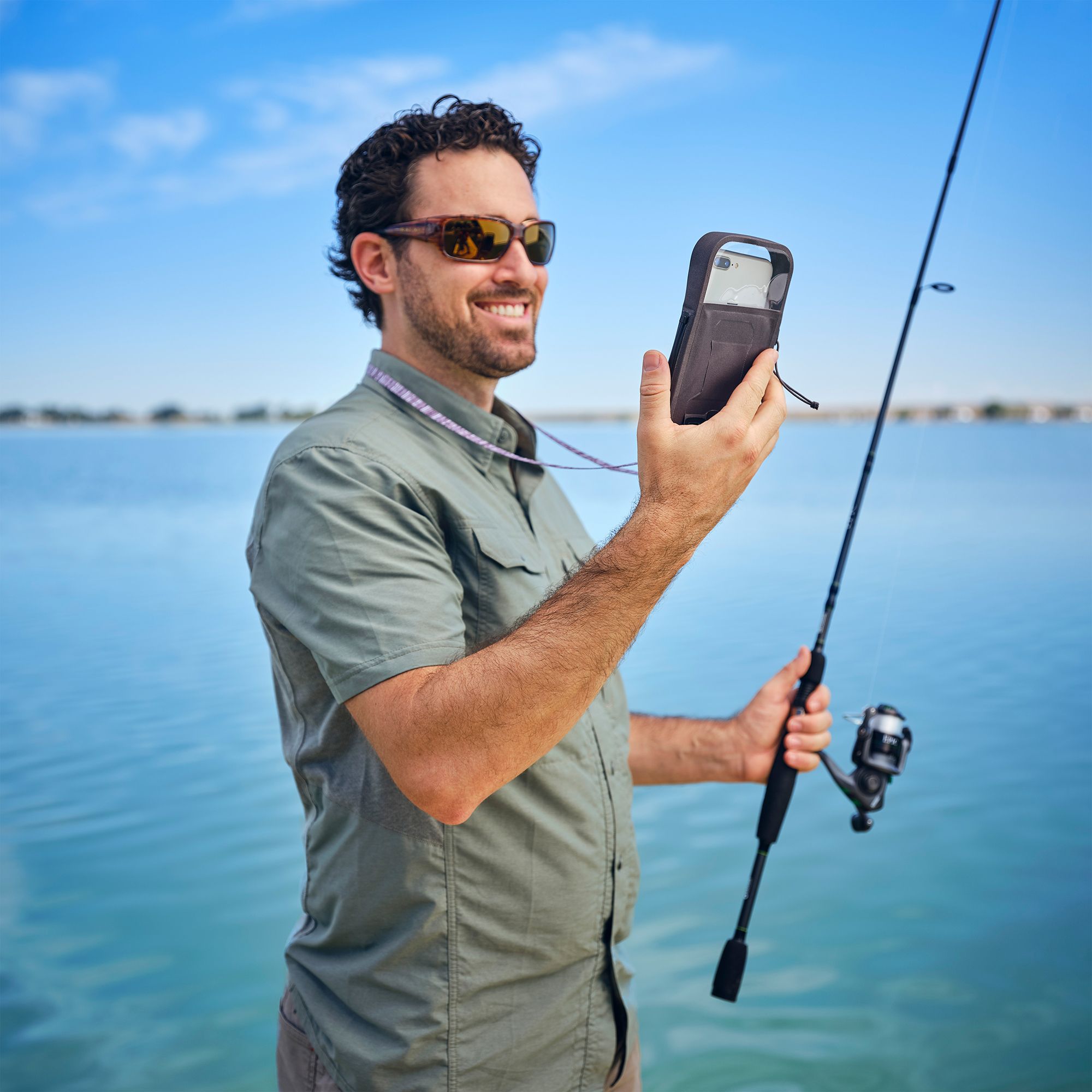 Nite Ize RunOff Waterproof Phone Case product image