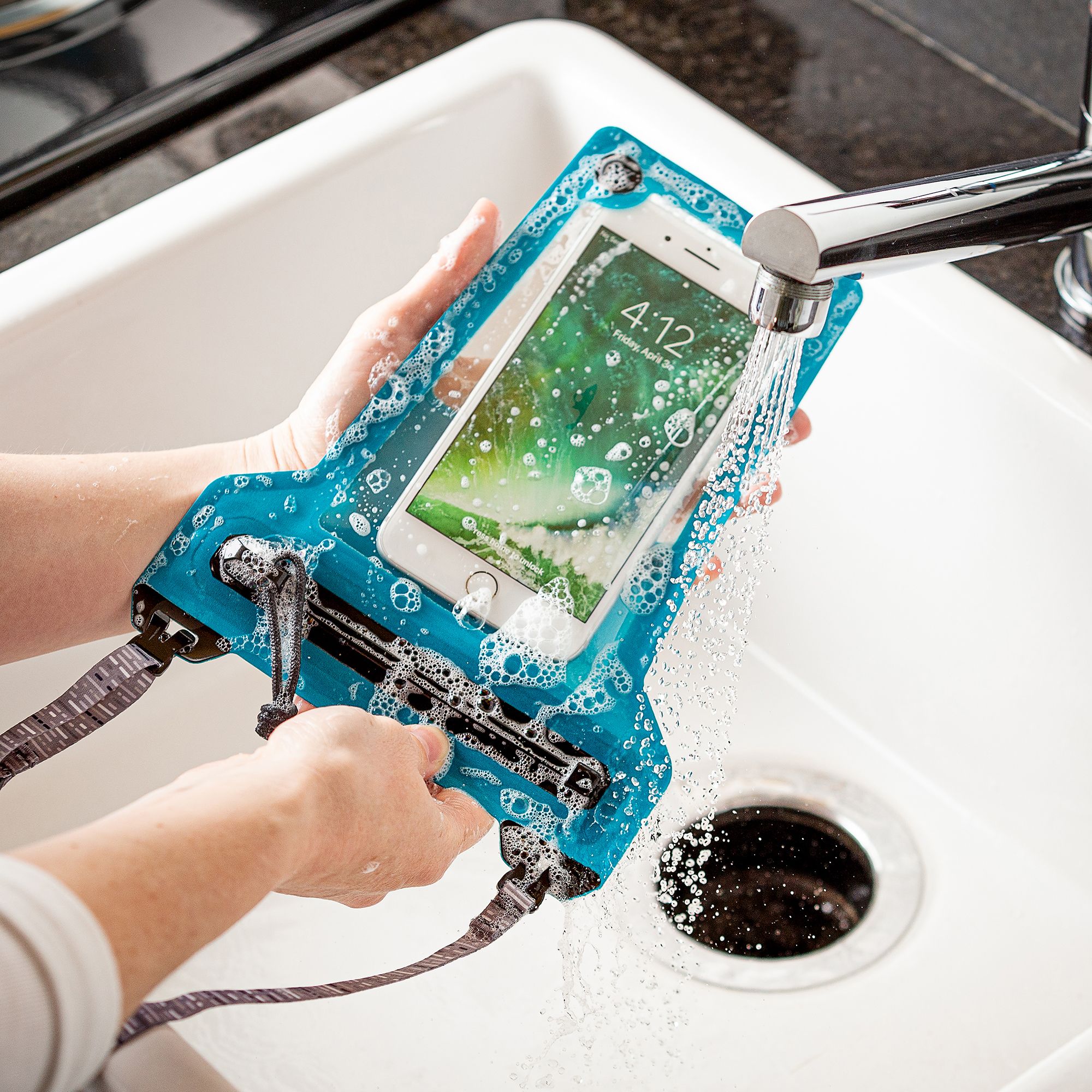 Nite Ize RunOff Waterproof Phone Pouch product image