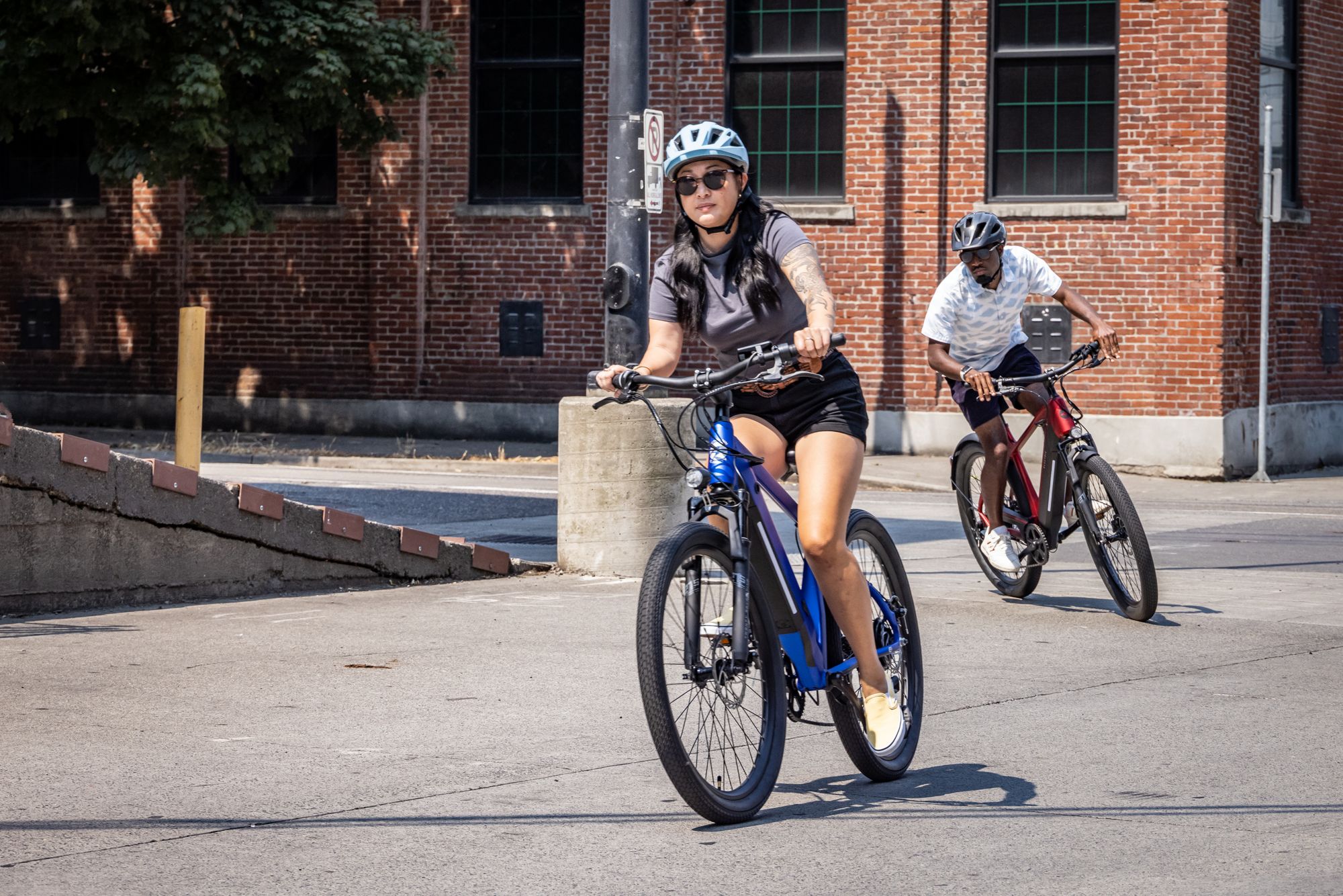 Schwinn Adult Marshall 27.5” Step-Thru Electric Hybrid Bike product image
