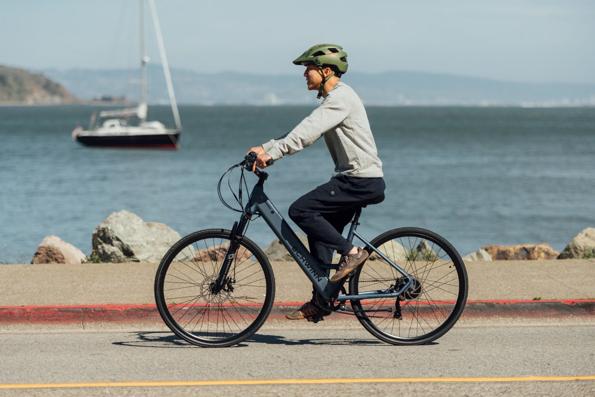 Schwinn Adult 700c Ingersoll Electric Hybrid Throttle Bike product image
