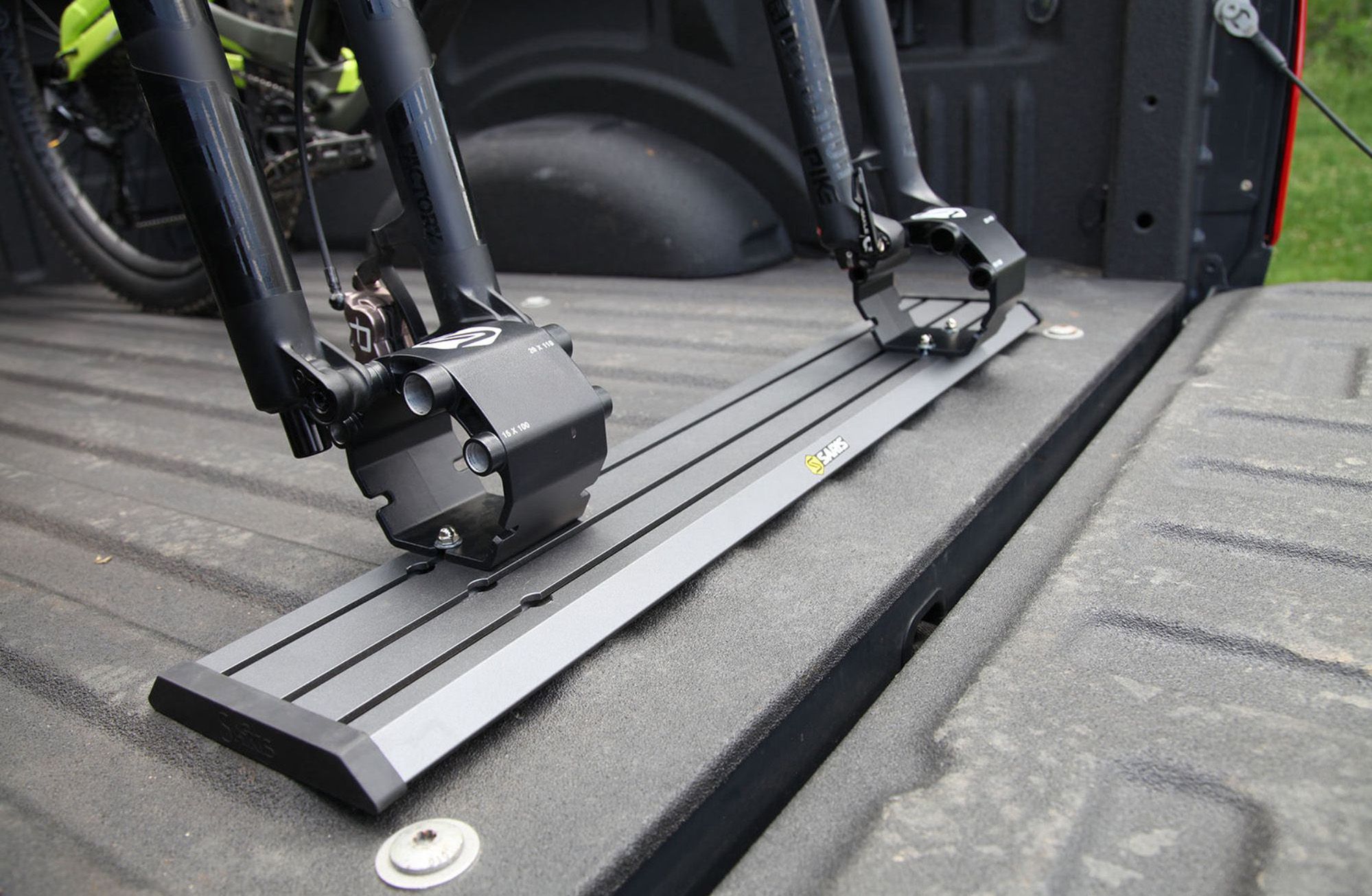 Saris Thru Axle Traps product image