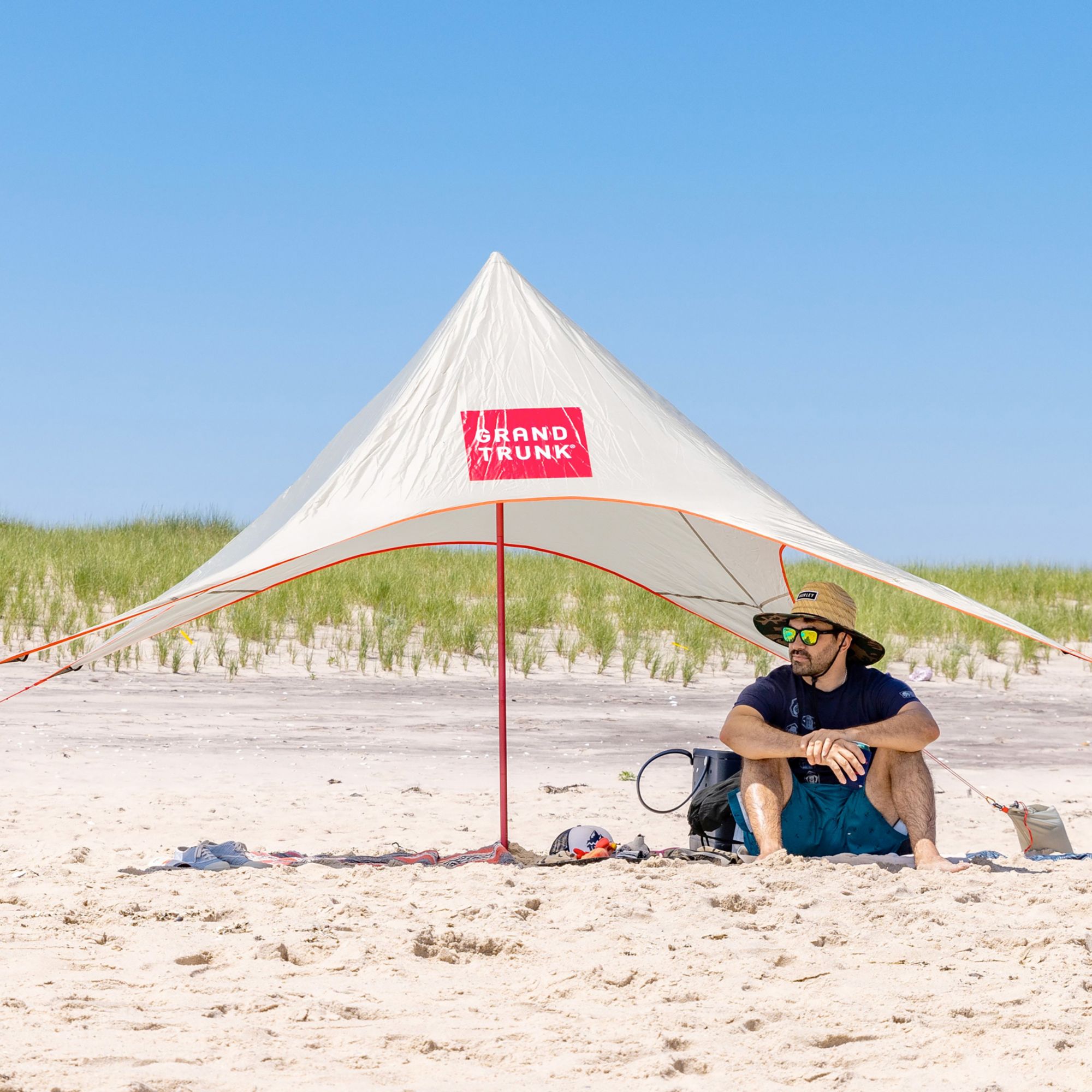 Grand Trunk ShadeCaster 2-Person Sunshade product image