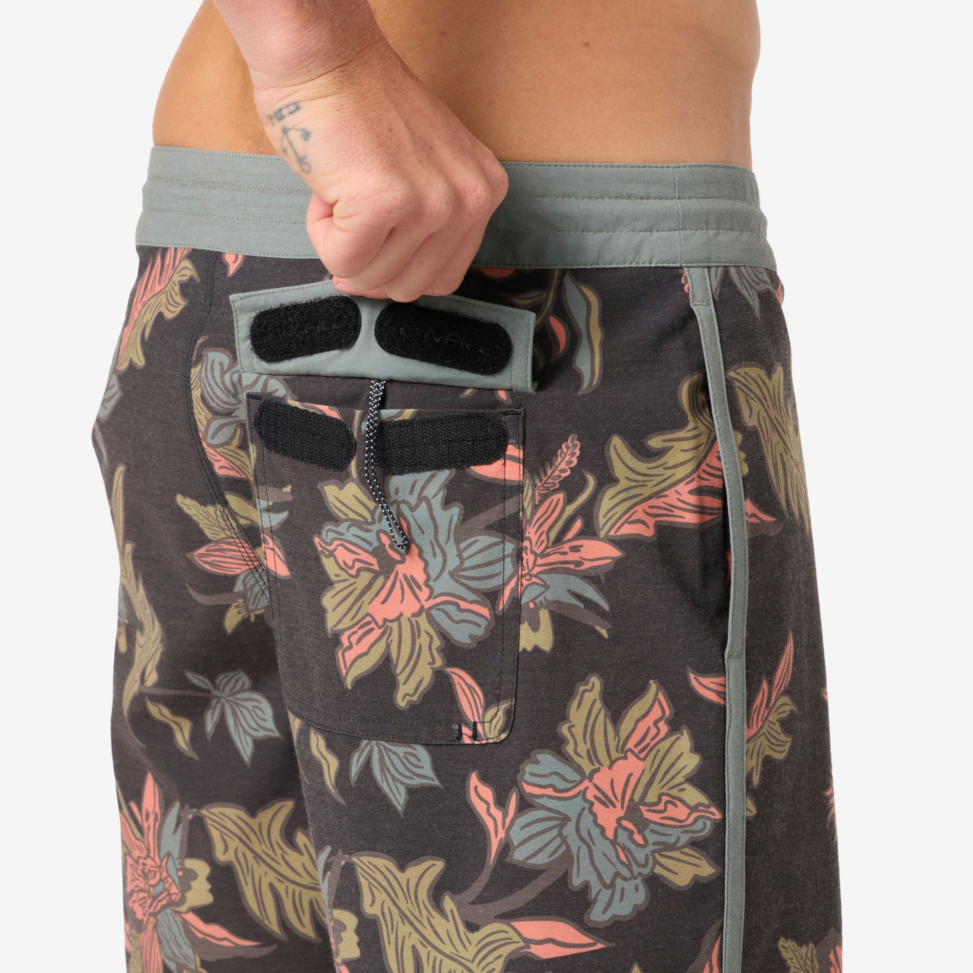 O'Neill Men's Cruzer Scallop 18" Boardshorts product image