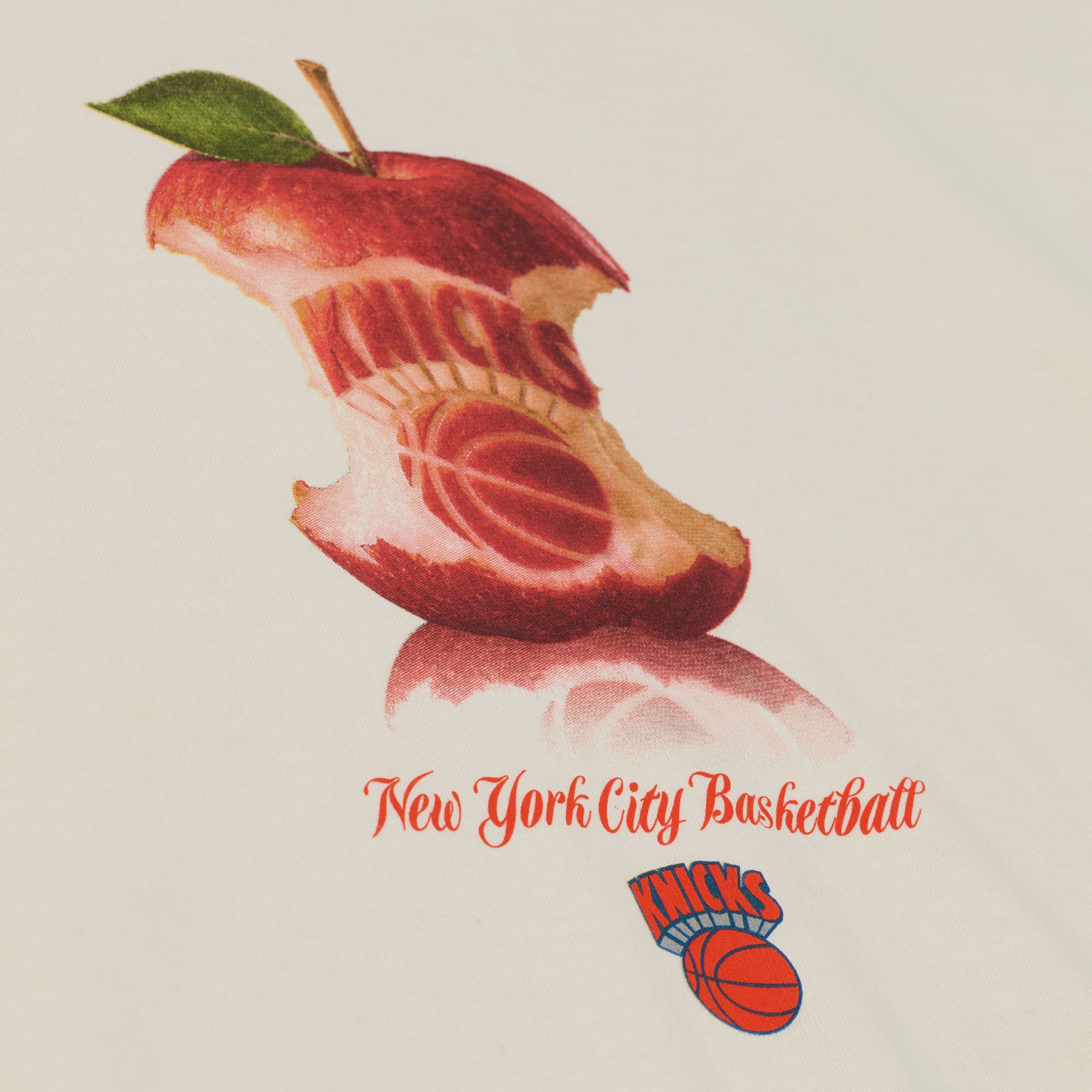 Mitchell & Ness Men's New York Knicks Off White Apple T-Shirt product image