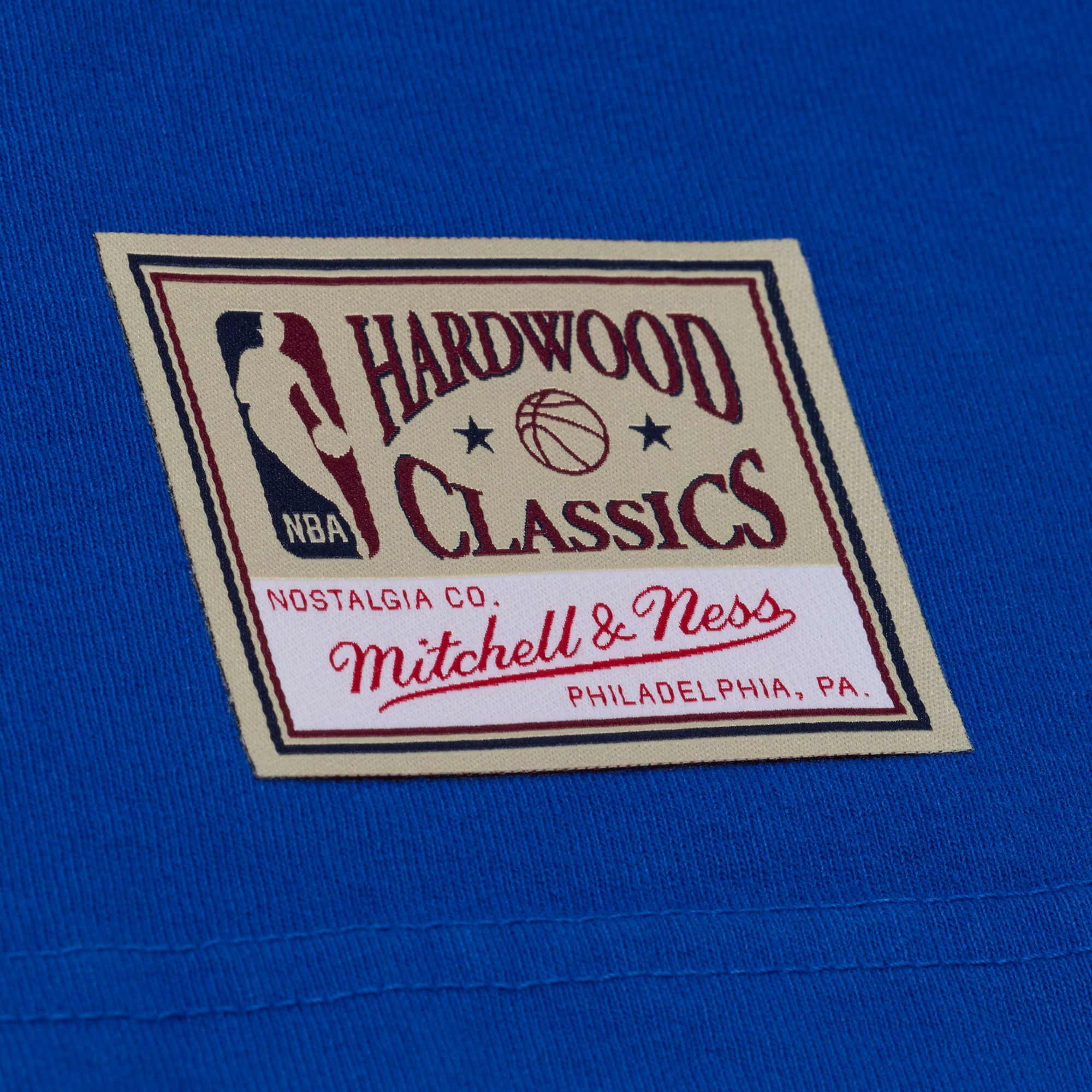 Mitchell & Ness Men's New York Knicks Royal Apple T-Shirt product image