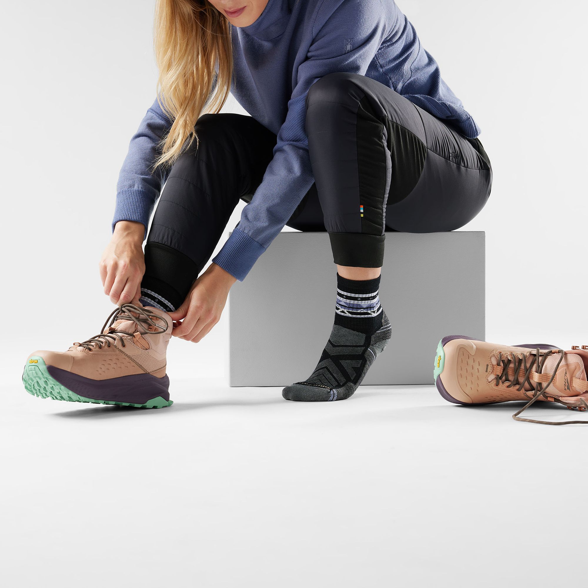 Smartwool Women's Hike Light Cushion Zig Zag Valley Mid Crew Socks product image