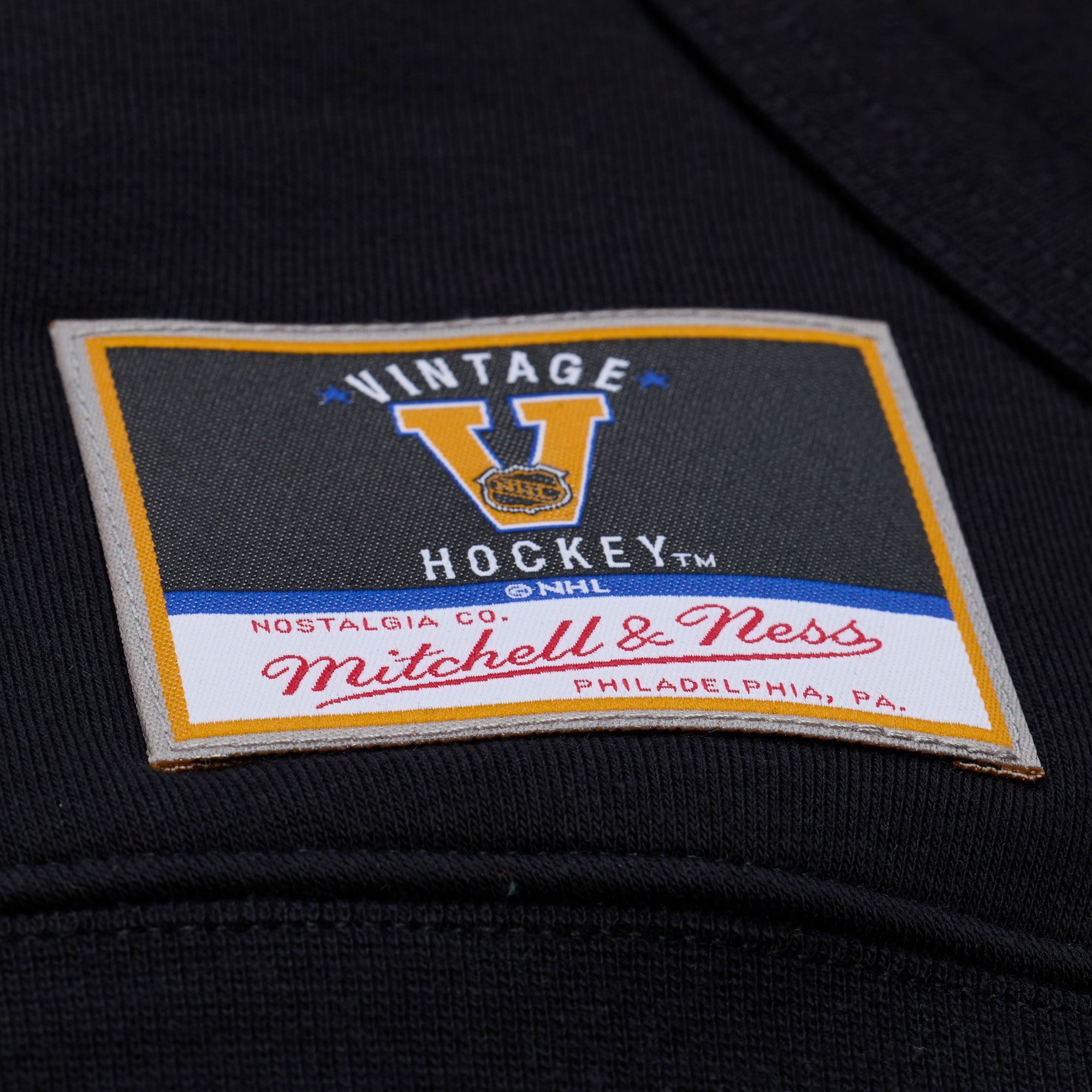 Mitchell & Ness Women's Chicago Blackhawks Black Coach Pullover Hoodie product image