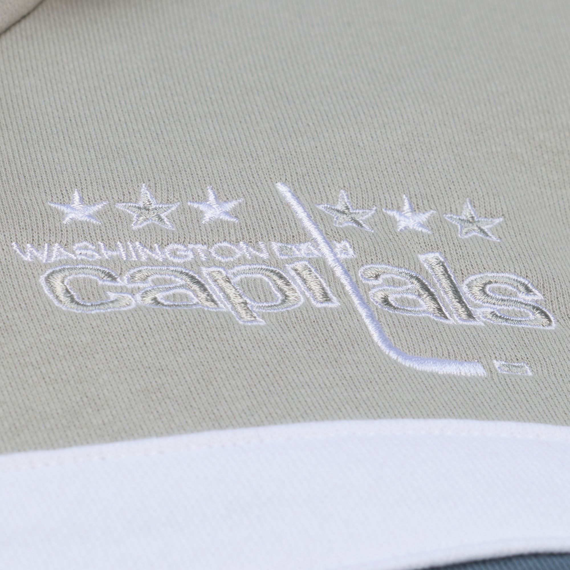 Mitchell & Ness Men's Washington Capitals Light Grey Head Coach Pullover Hoodie product image
