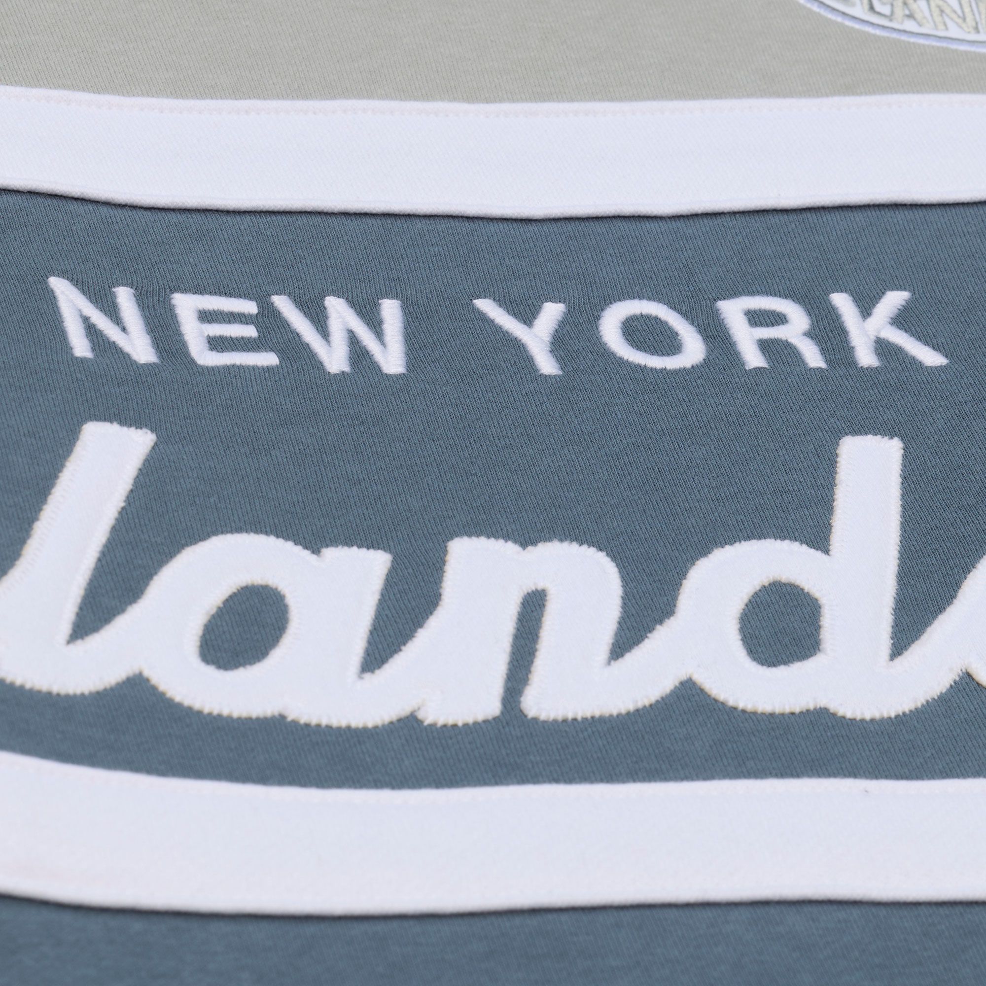 Mitchell & Ness Men's New York Islanders Light Grey Head Coach Pullover Hoodie product image