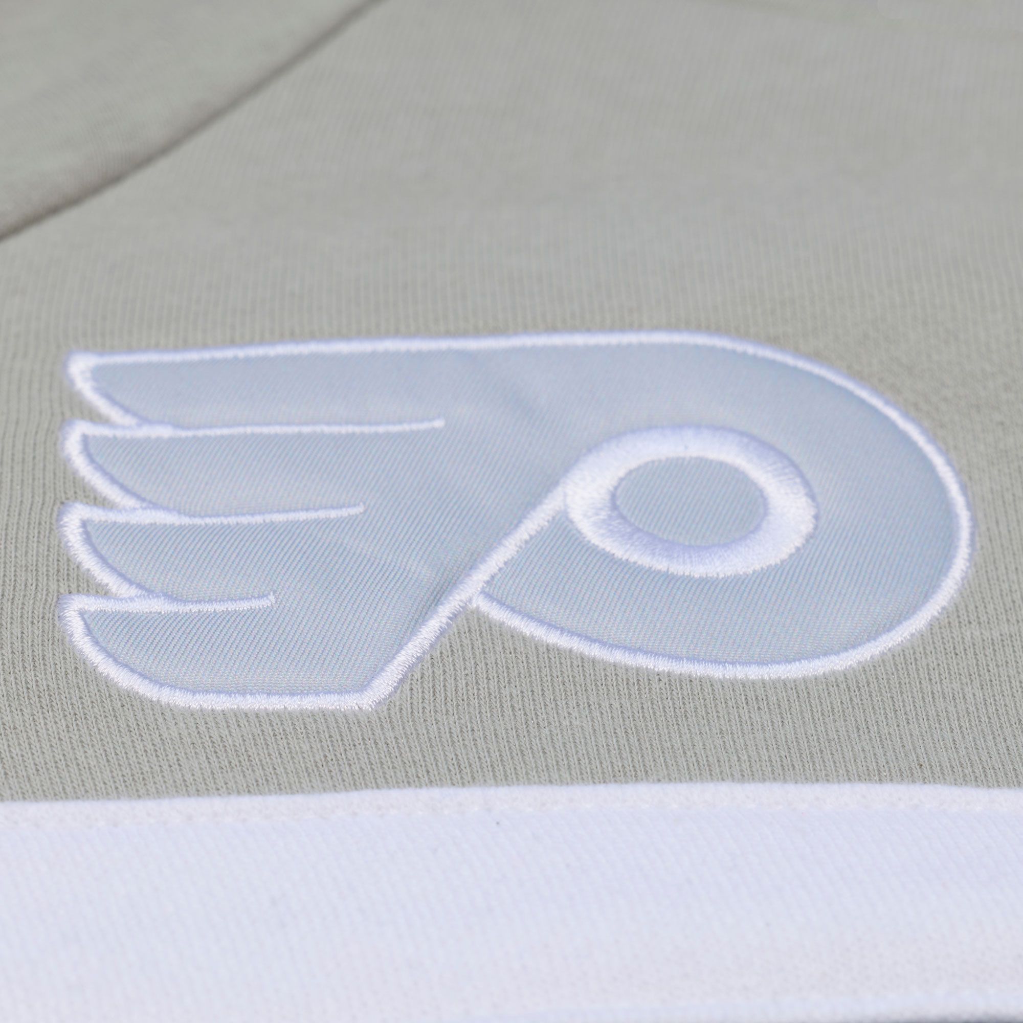 Mitchell & Ness Men's Philadelphia Flyers Light Grey Head Coach Pullover Hoodie product image