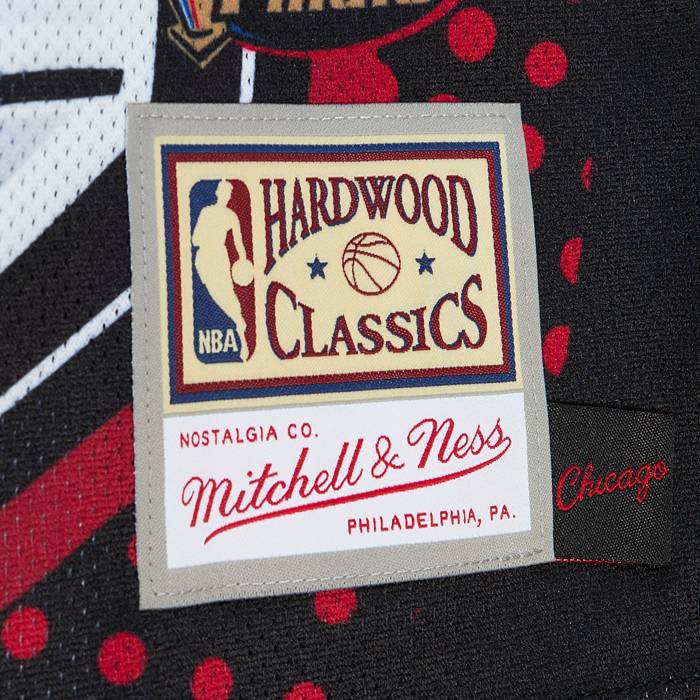 Mitchell & Ness Men's 1992 Chicago Bulls Michael Jordan White Hardwood Classics Swingman Jersey, XXL