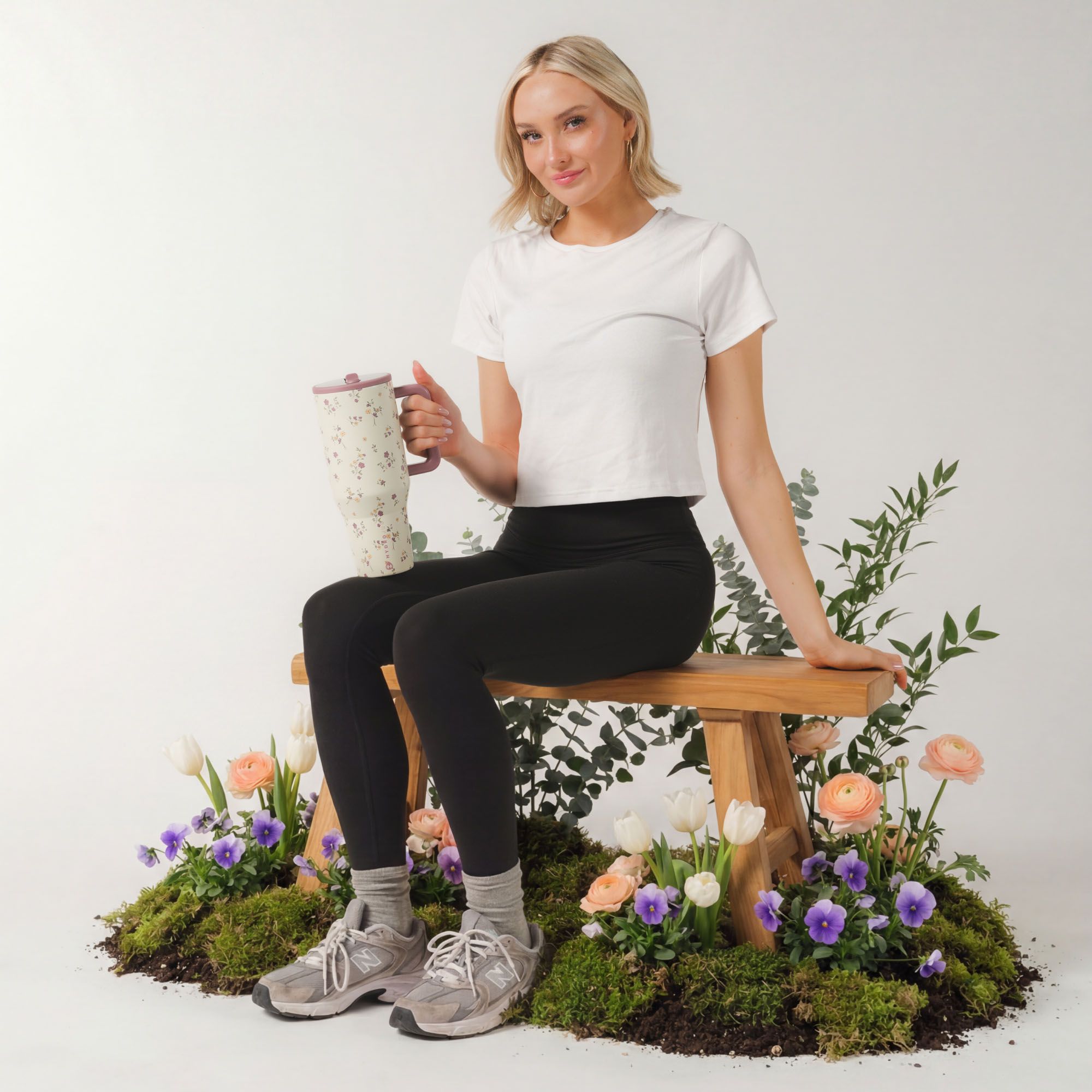 HYDROJUG 32 oz. Traveler Tumbler with Premium Finish - Flora product image