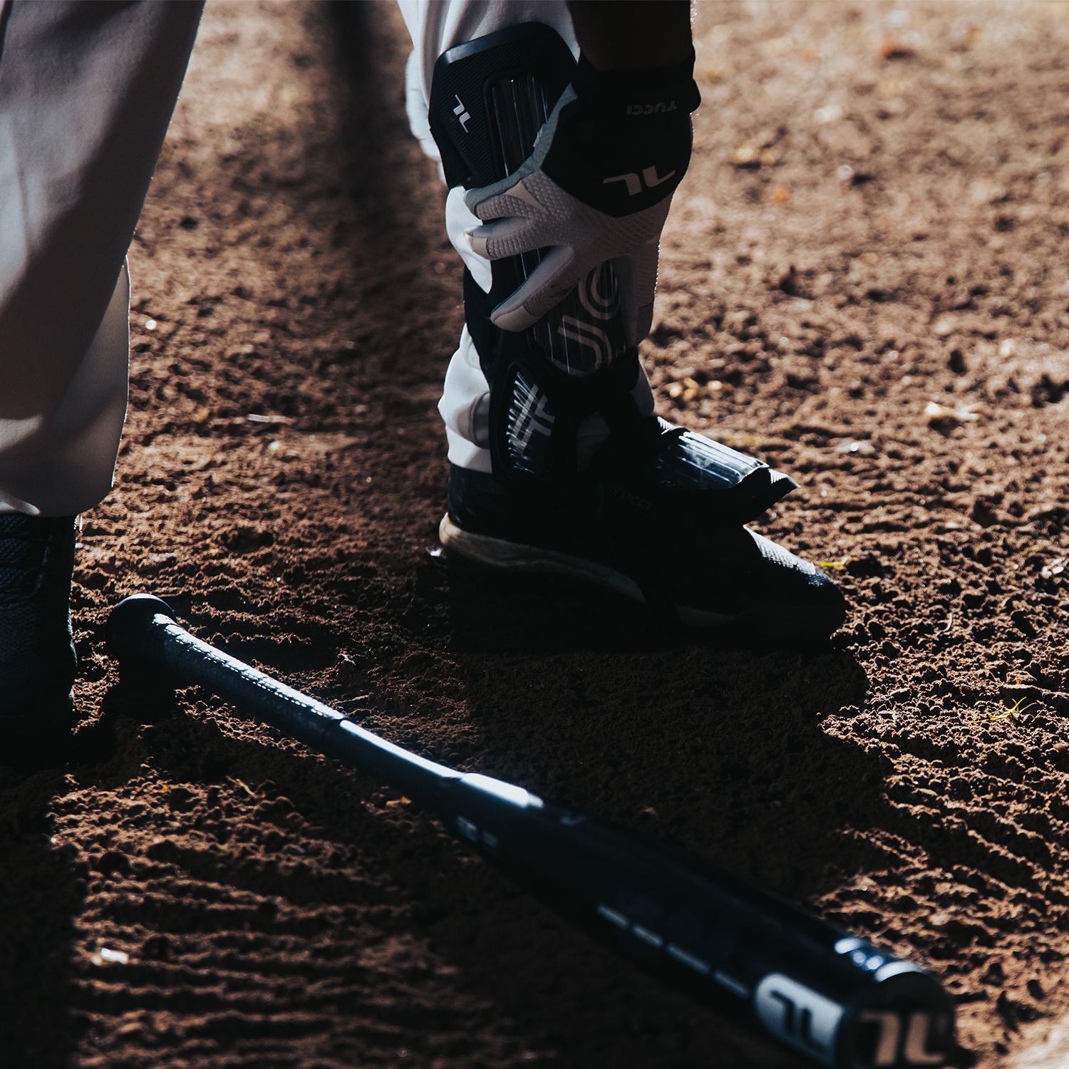 TUCCI Verona Batter's Leg Guard product image