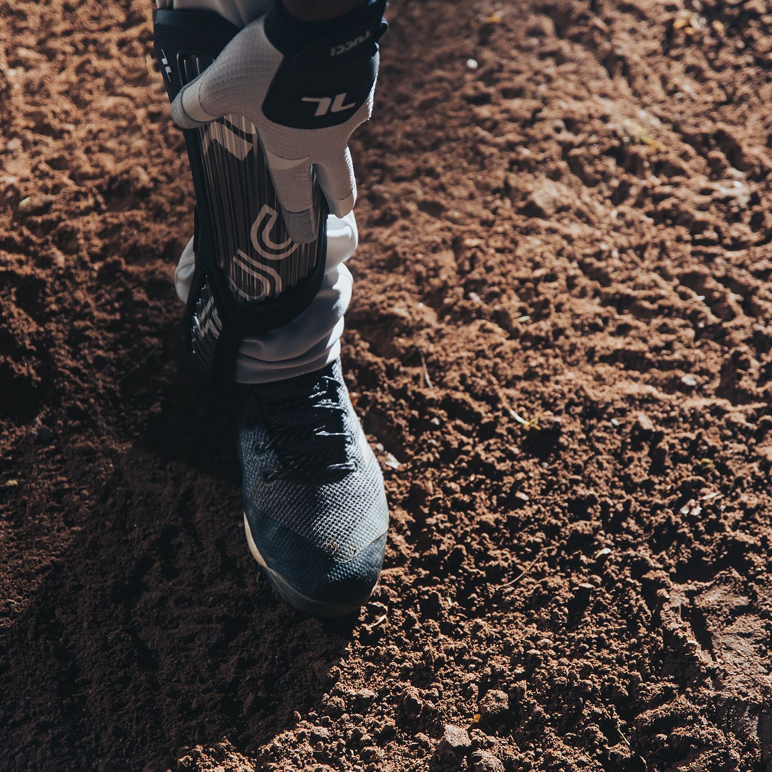 TUCCI Verona Batter's Leg Guard product image