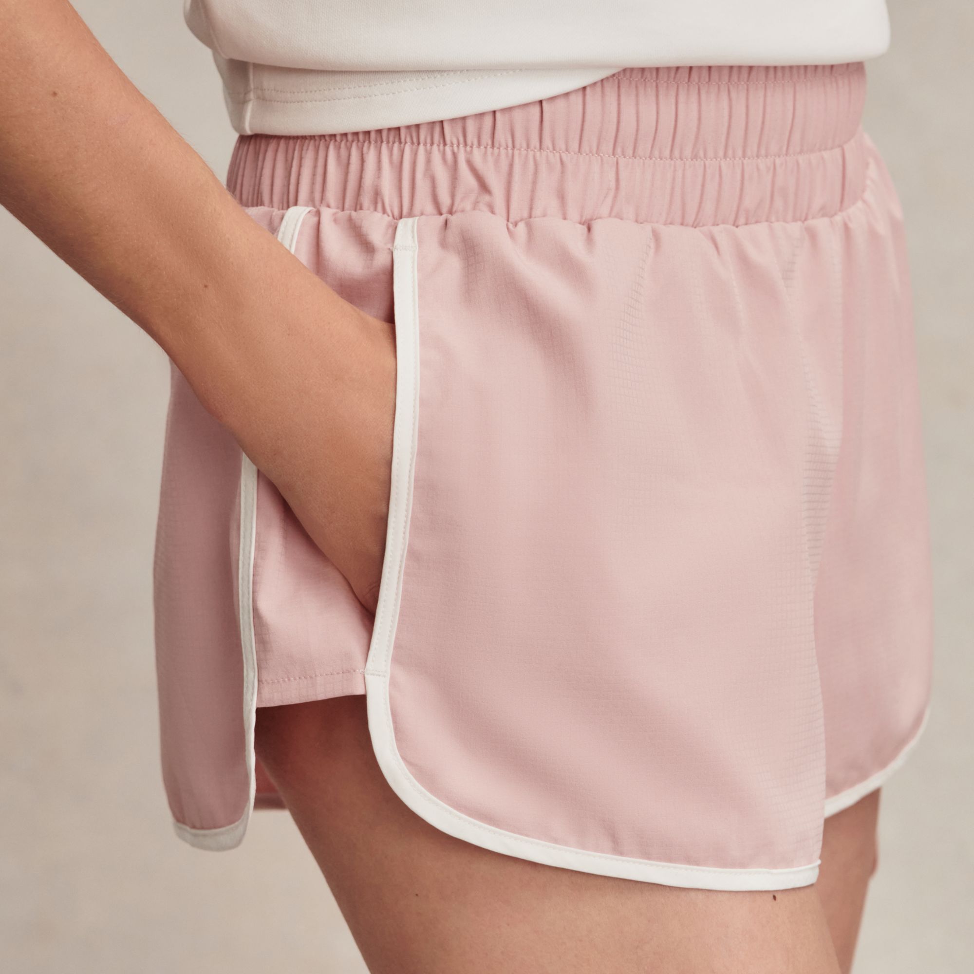 Varley Women's Arlington 2" Short product image
