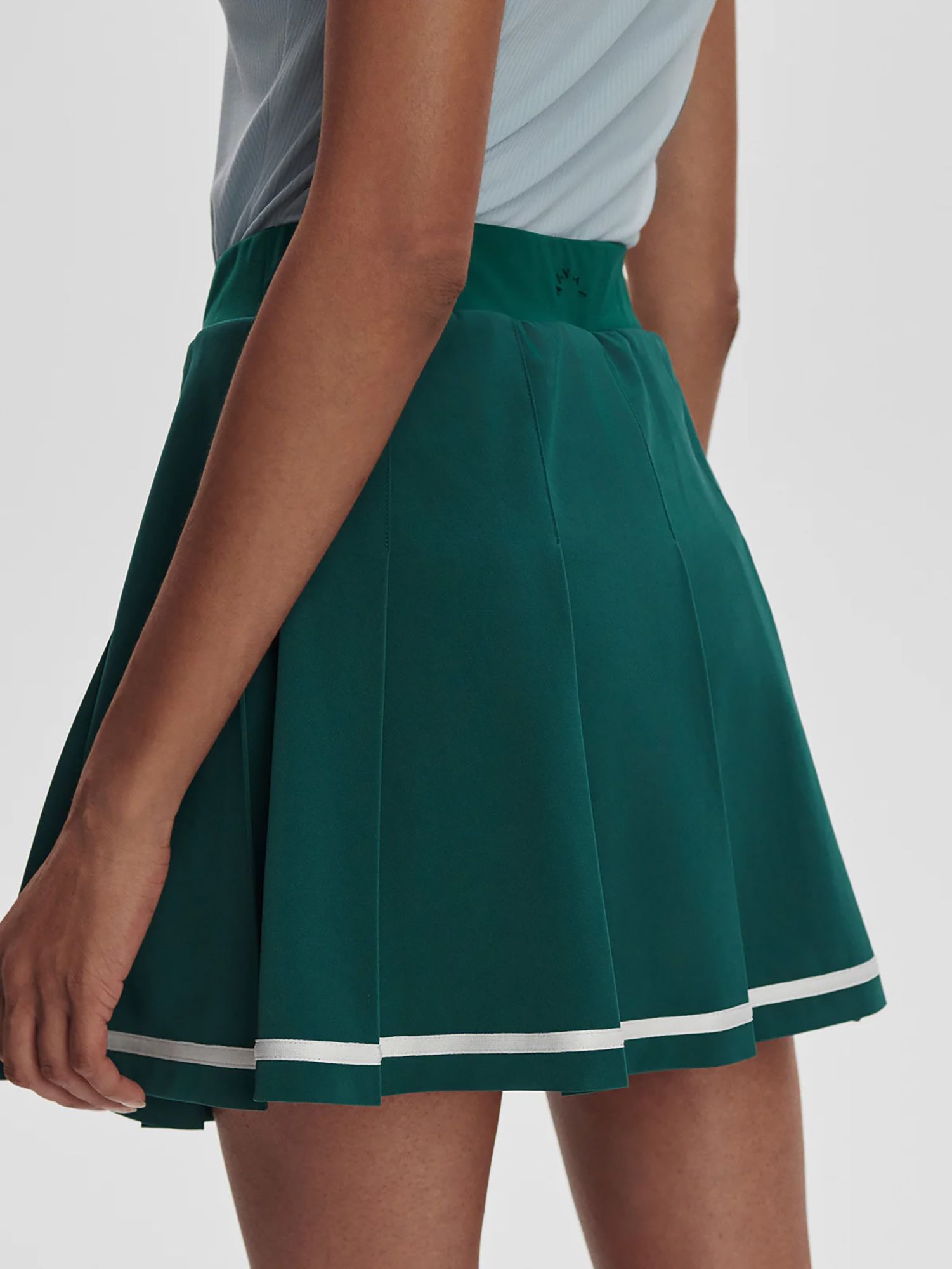 Varley Women's Claredon 16" Skort product image