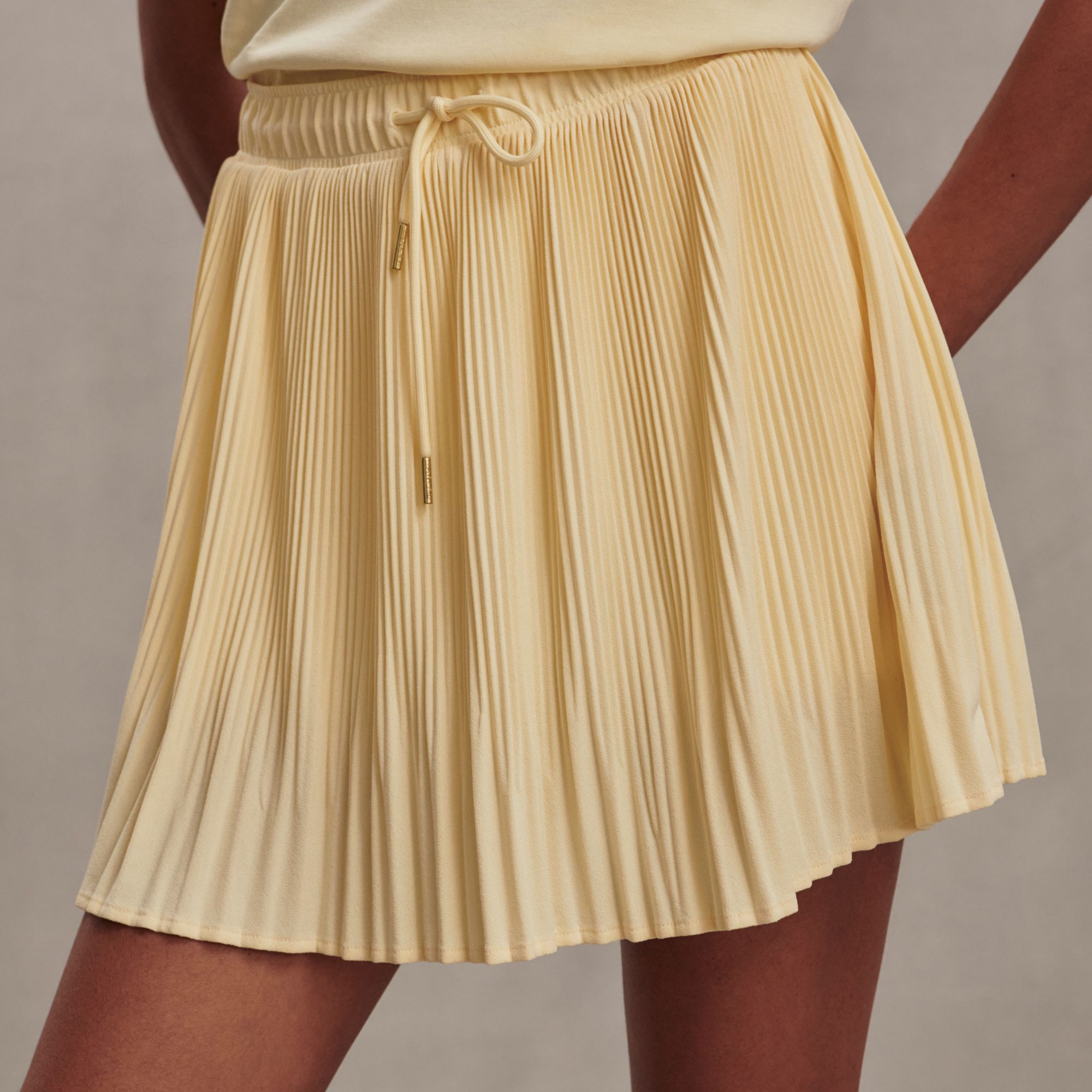 Varley Women's 15” Davina High-Rise Skort product image