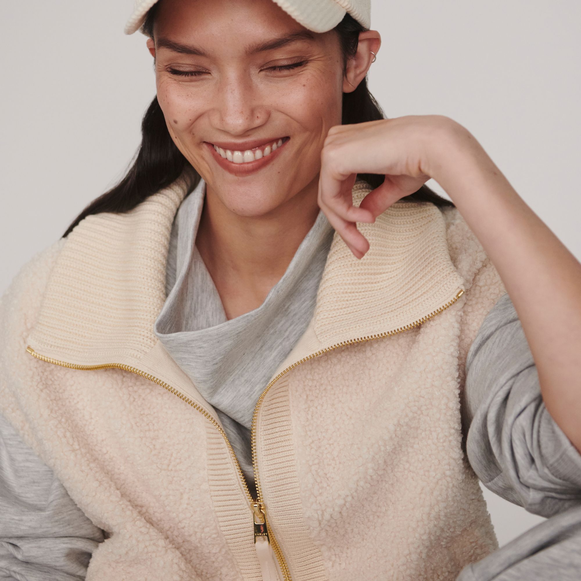 Varley Women's Dominic Sherpa Gilet Vest product image