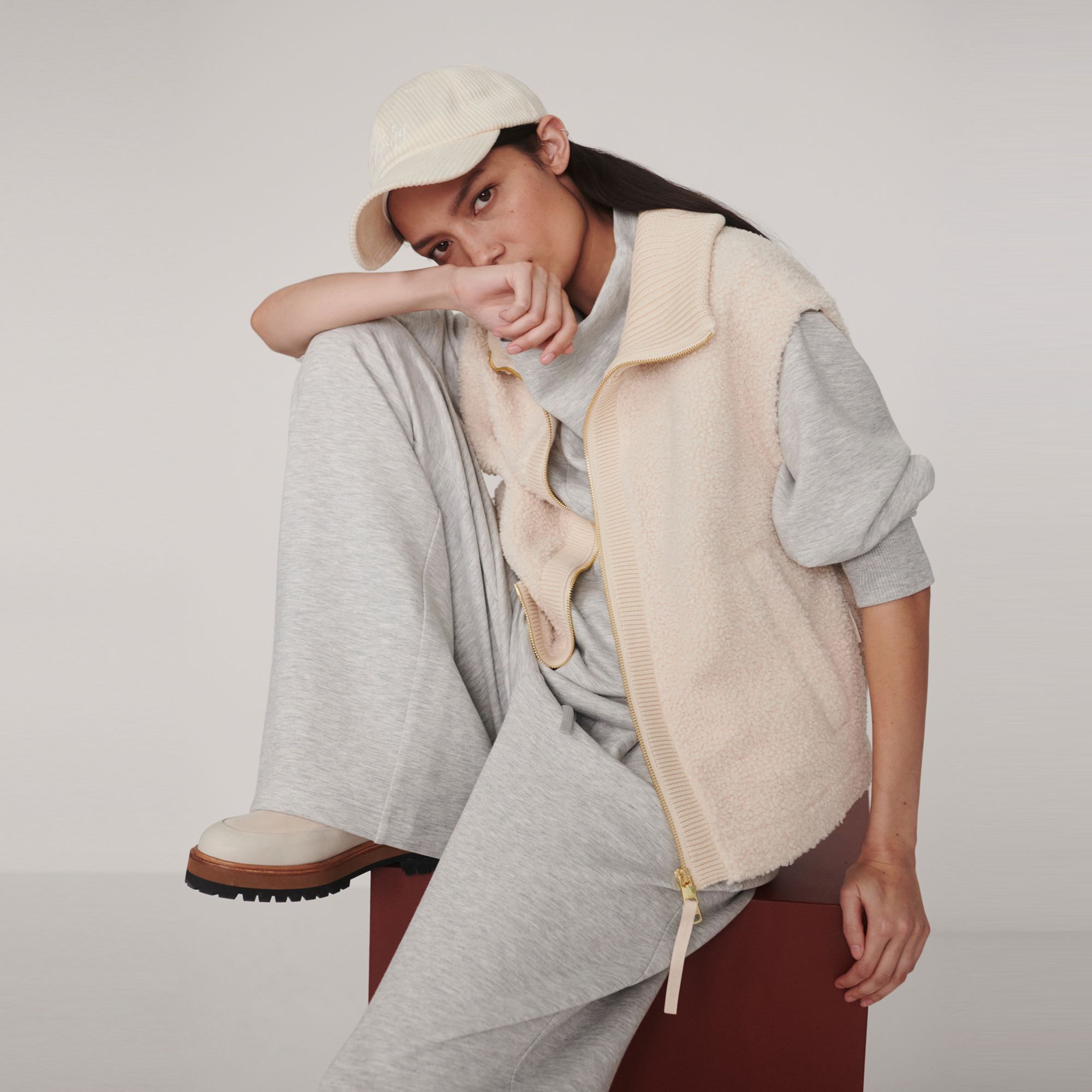 Varley Women's Dominic Sherpa Gilet Vest product image