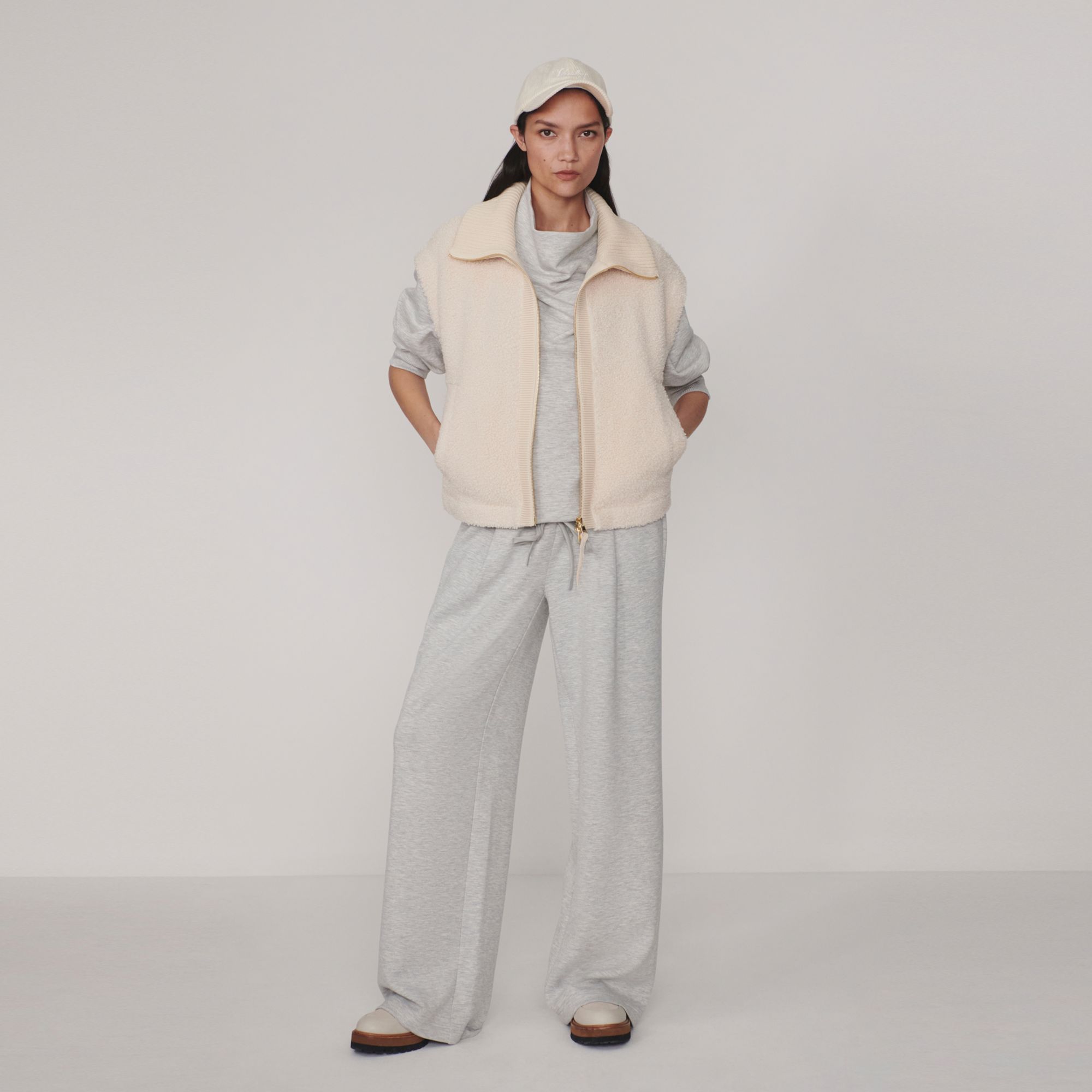 Varley Women's Dominic Sherpa Gilet Vest product image