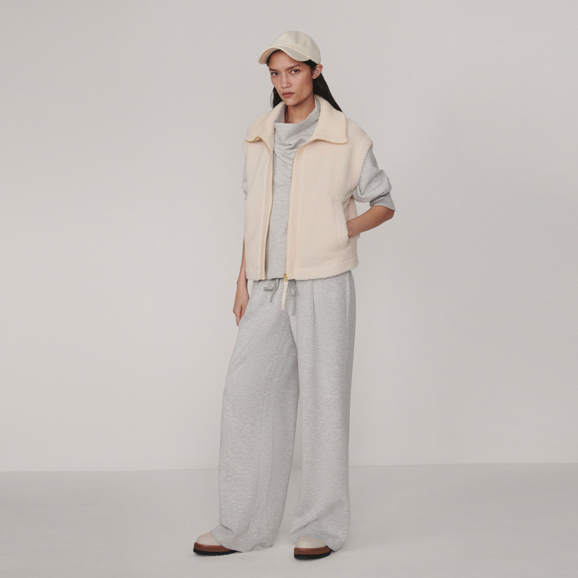 Varley Women's Dominic Sherpa Gilet Vest product image