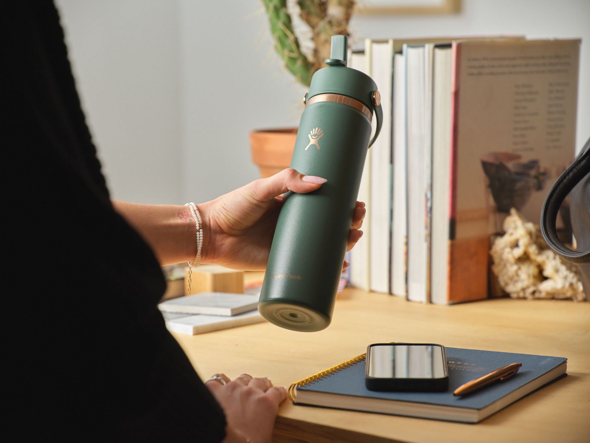 Hydro Flask 24 oz. Wide Mouth Bottle with Flex Straw Cap - ARC Collection product image