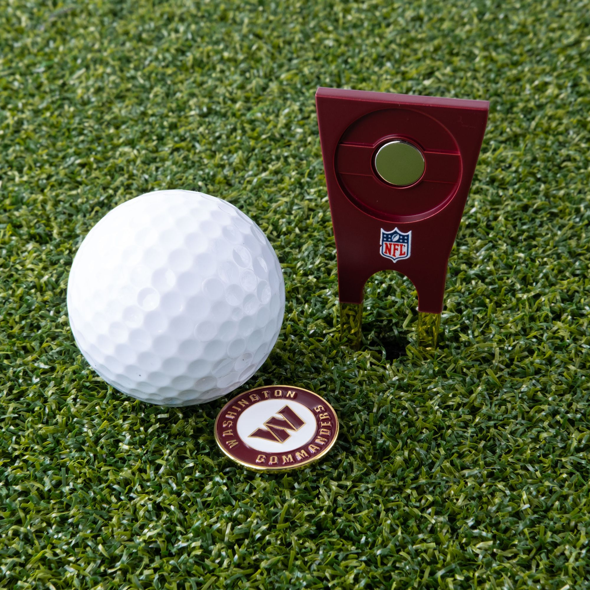 Washington Commanders Divot Tool with Custom Shaped Removable Marker product image