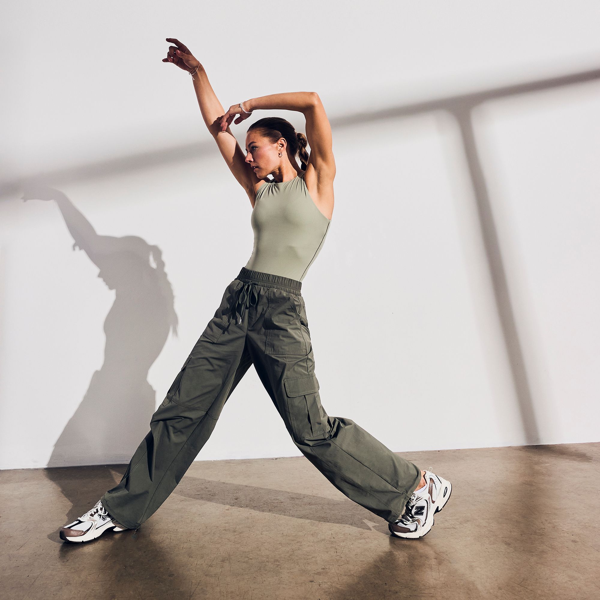 CALIA Women's Effortless Nyluxe Cinch Cargo Pant product image